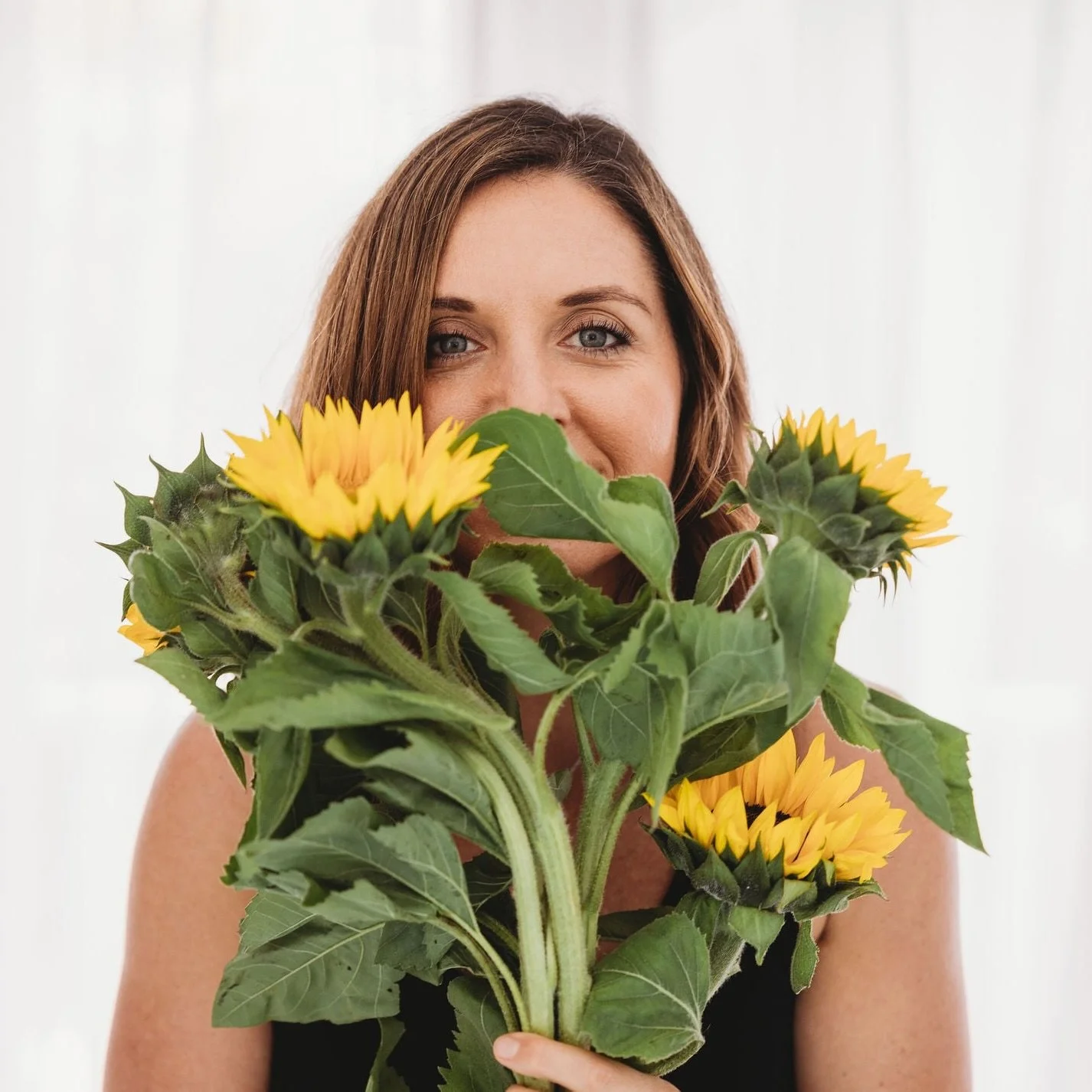Peek-a-boo&hellip;🫣
I promise I haven&rsquo;t been hiding inside a sunflower (though honestly&hellip; tempting) 🌻 I&rsquo;ve just been deep in the land of marketing clients + toddler chaos - which means my own socials take the hit more often than n