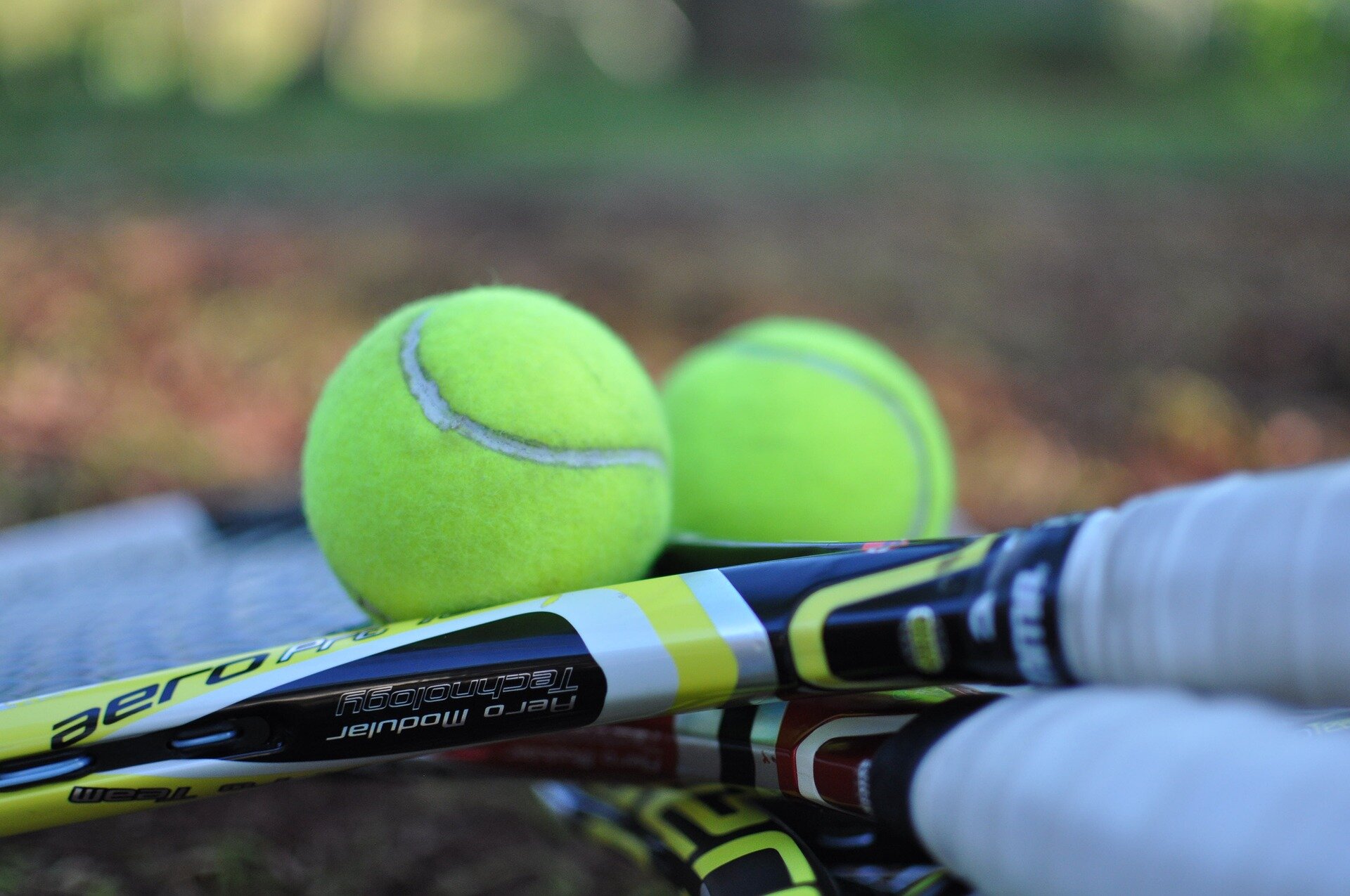 tennis-1776526_1920.jpg