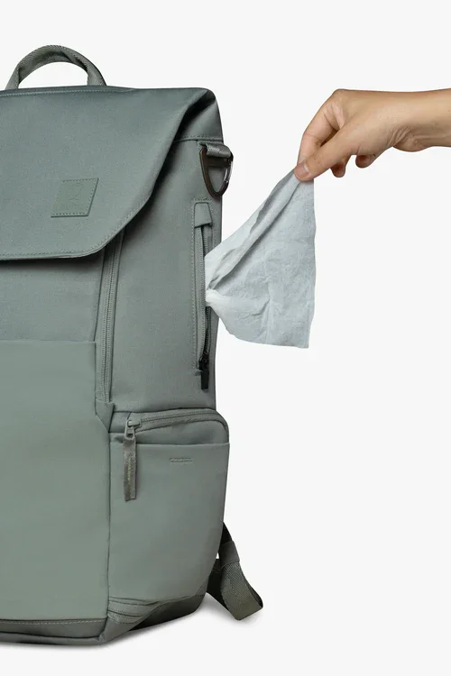 huhu-Backpack_Green_wipe.webp