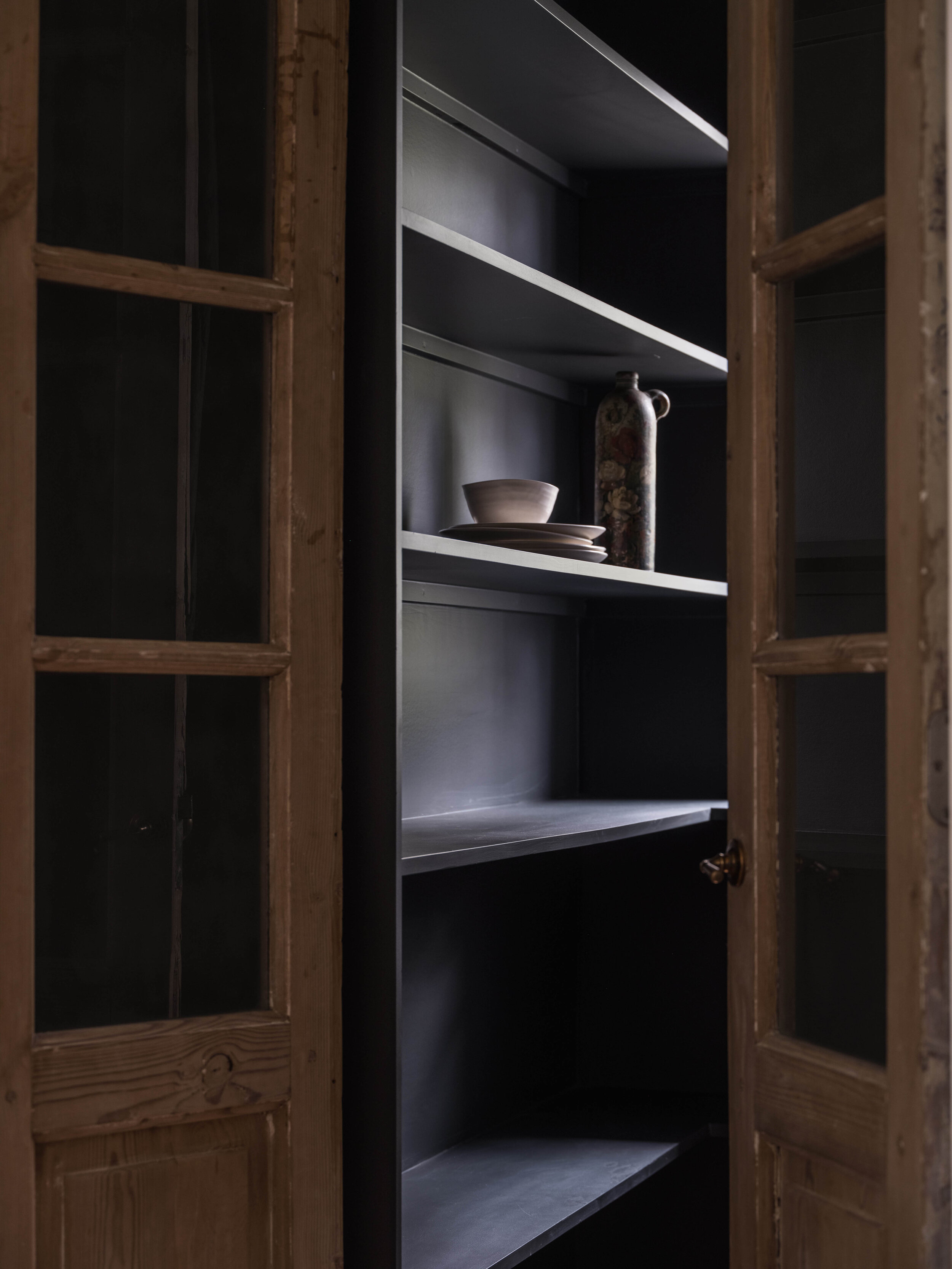 Moore House Design_Interior Designer_New England_Moody Pantry_014_small.jpg