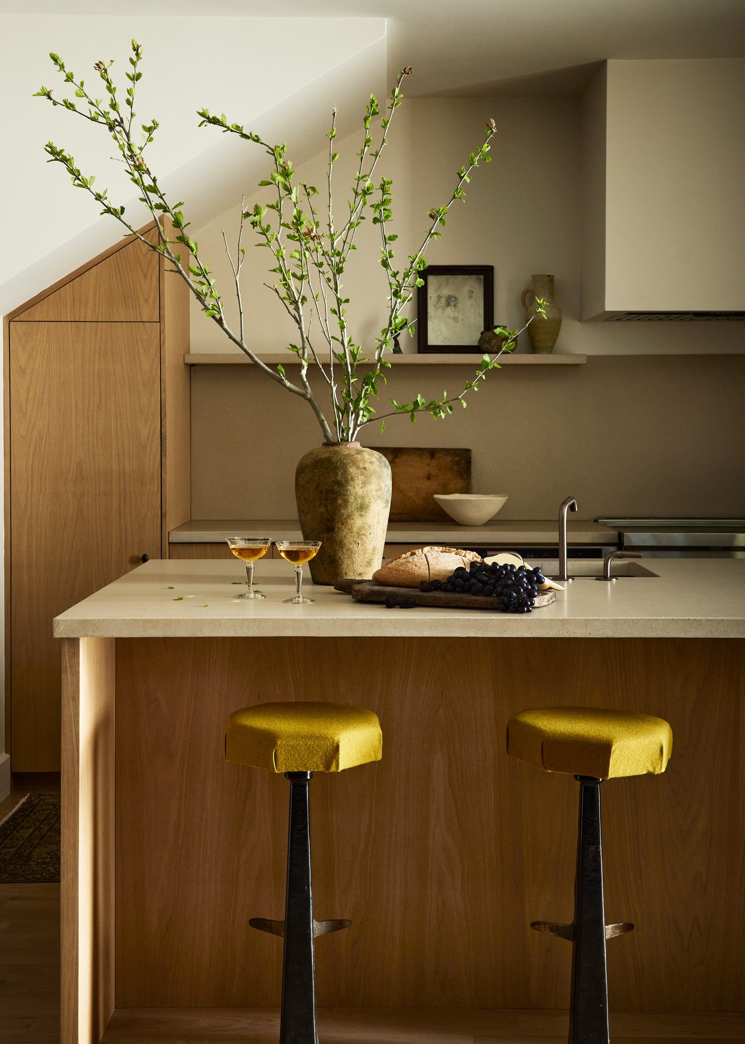 Moore House Design_The Minimalist club_New England Inteiror Designer_Blair Moore_Aquidneck club_kitchen modern condo_30_S.jpg