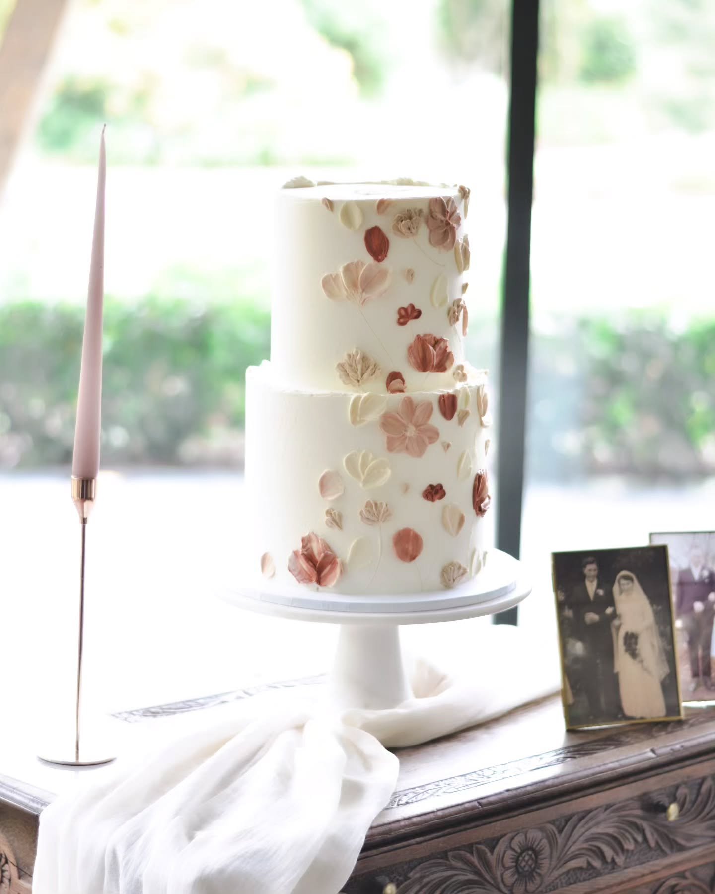 Buttercream palette knife flowers for Rachael &amp; Michael at @oldrectorykillyman styled beautifully by @betty_williamson