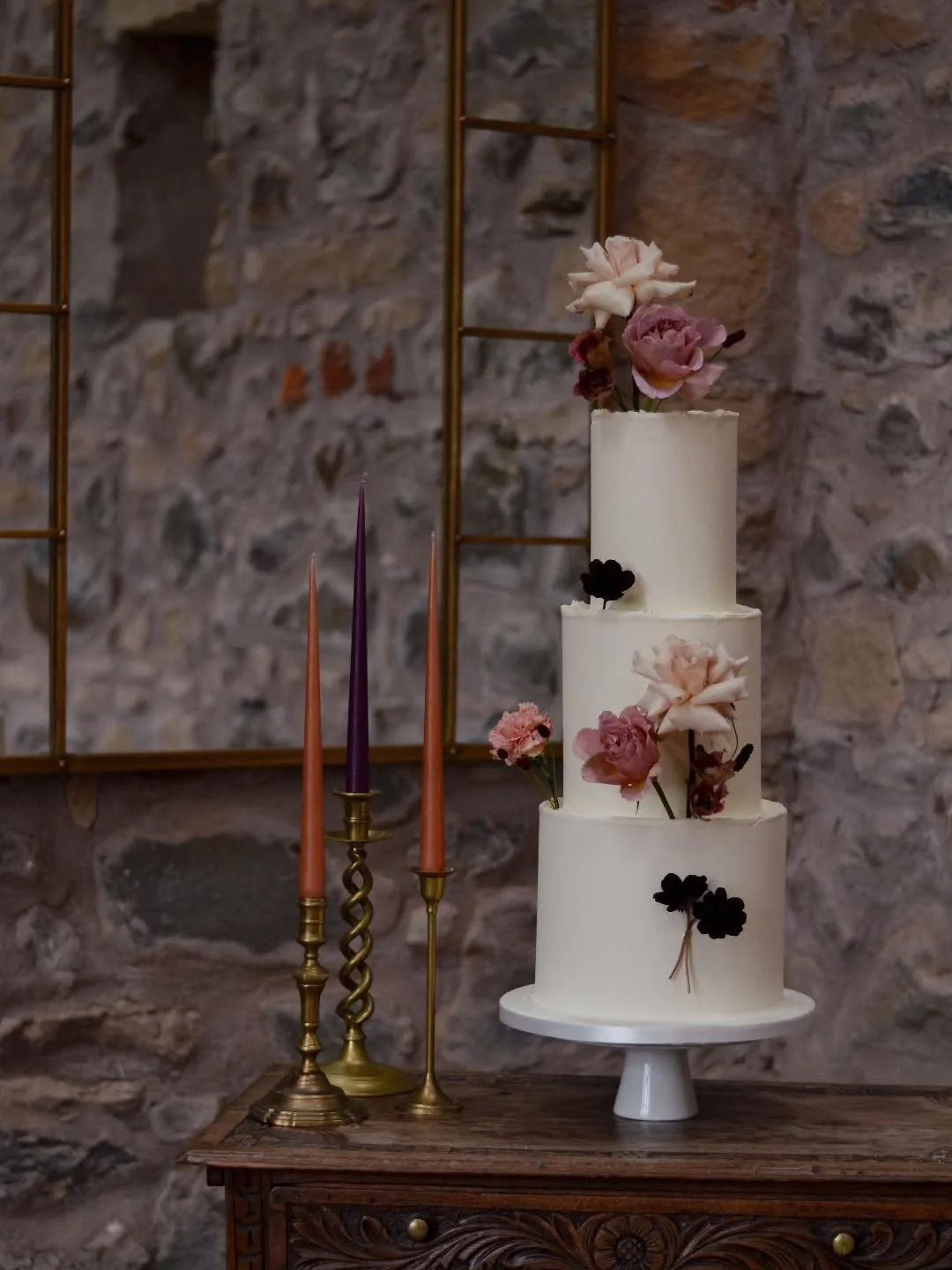 A beautiful day at The Old Rectory for Hannah & Chris. The couple chose to serve their cake in the afternoon with teas & and coffees, so we set up in the barn. A stunning space for your guests to relax after the ceremony.
This is a fantastic