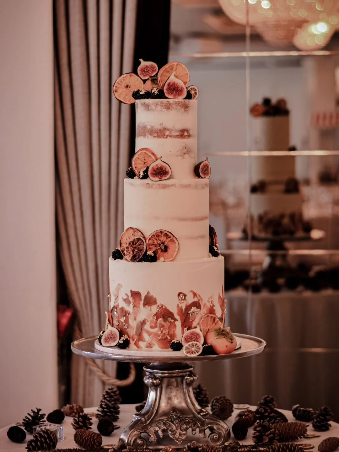 Caramelised oranges, figs & blackberries....the perfect way to dress an Autumn cake π€