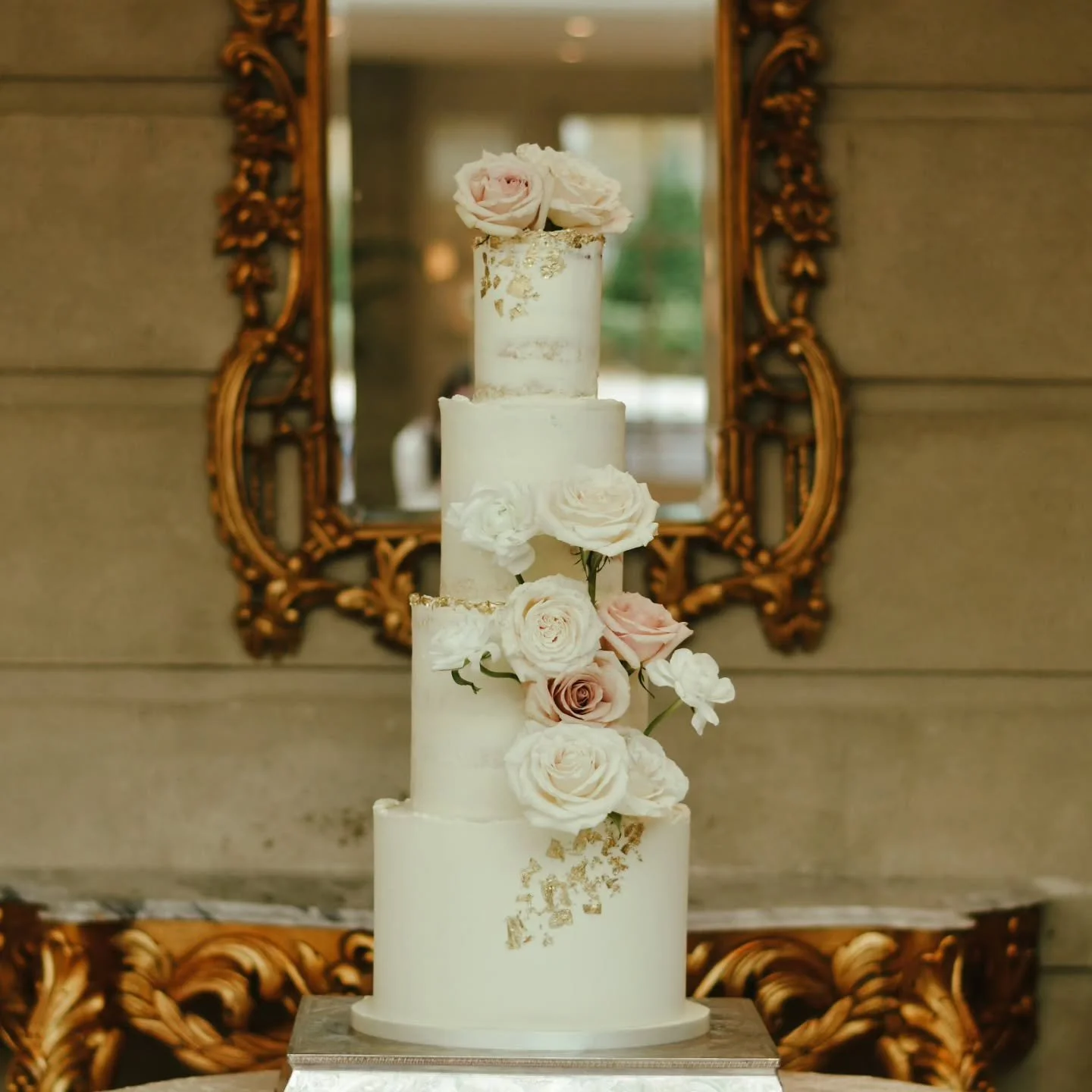 4 tiers of beautiful buttercream cake framed perfectly by the ornate decor in Tankardstown House...what's not to love 🥰