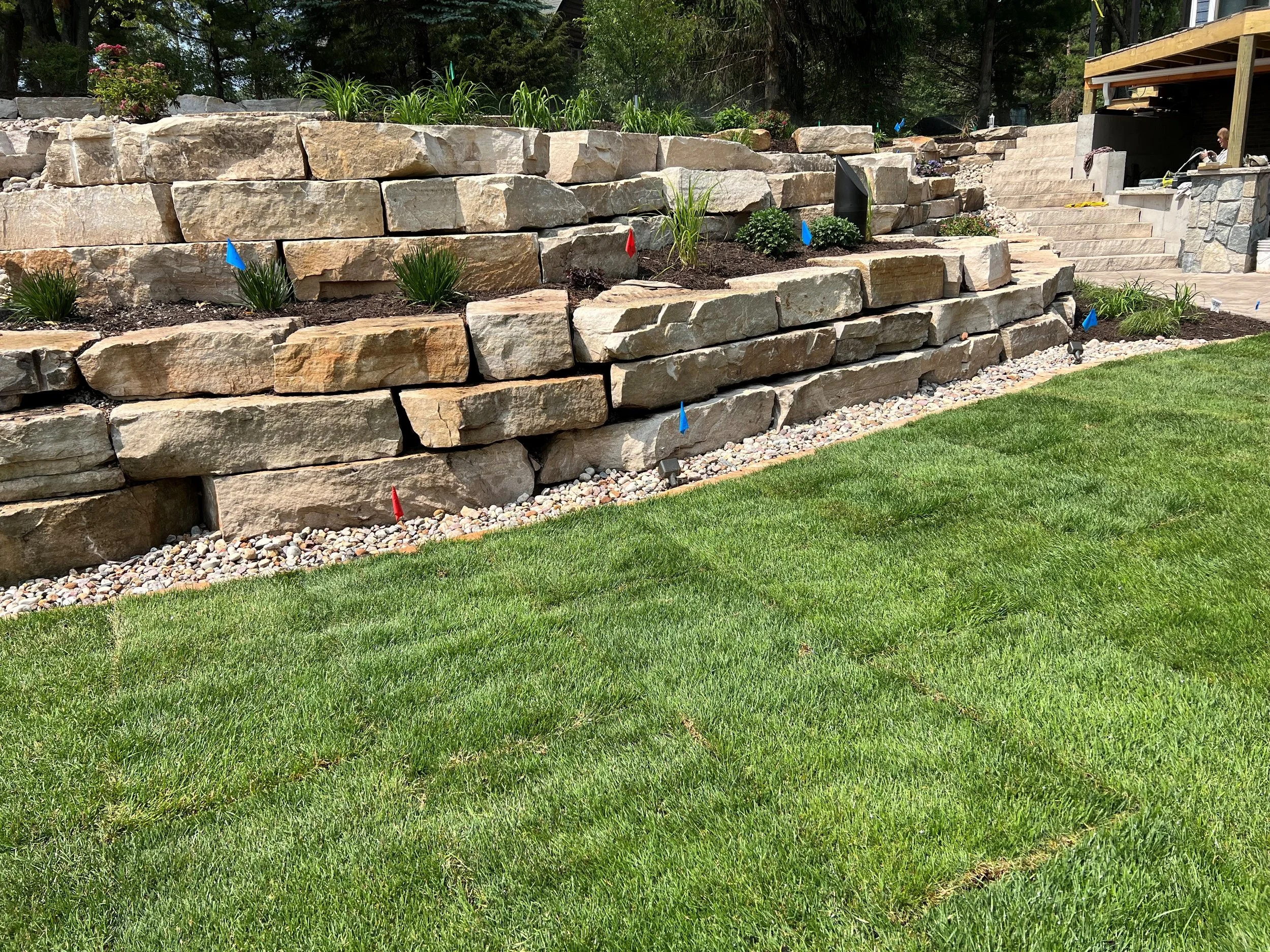 Highland Brown Outcropping 8-12" & 10-16" 