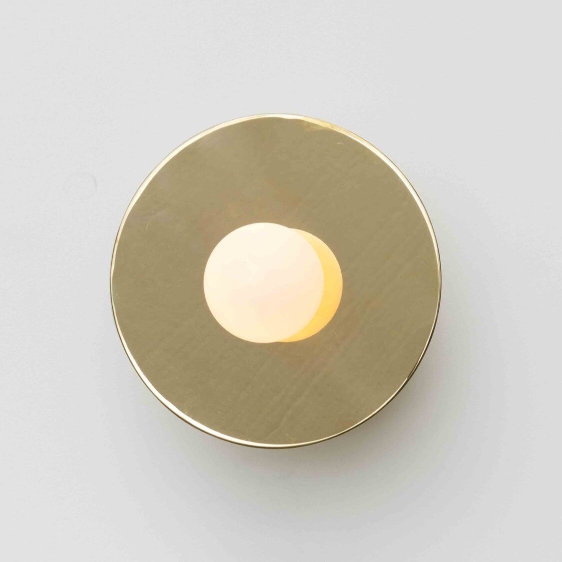 DISC AND SPHERE WALL LIGHT / POLISHED BRASS