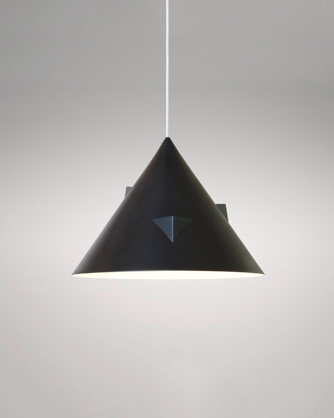 T-SERIES PENDANT LIGHT / EXTERIOR CUTS / FABRIC CABLE