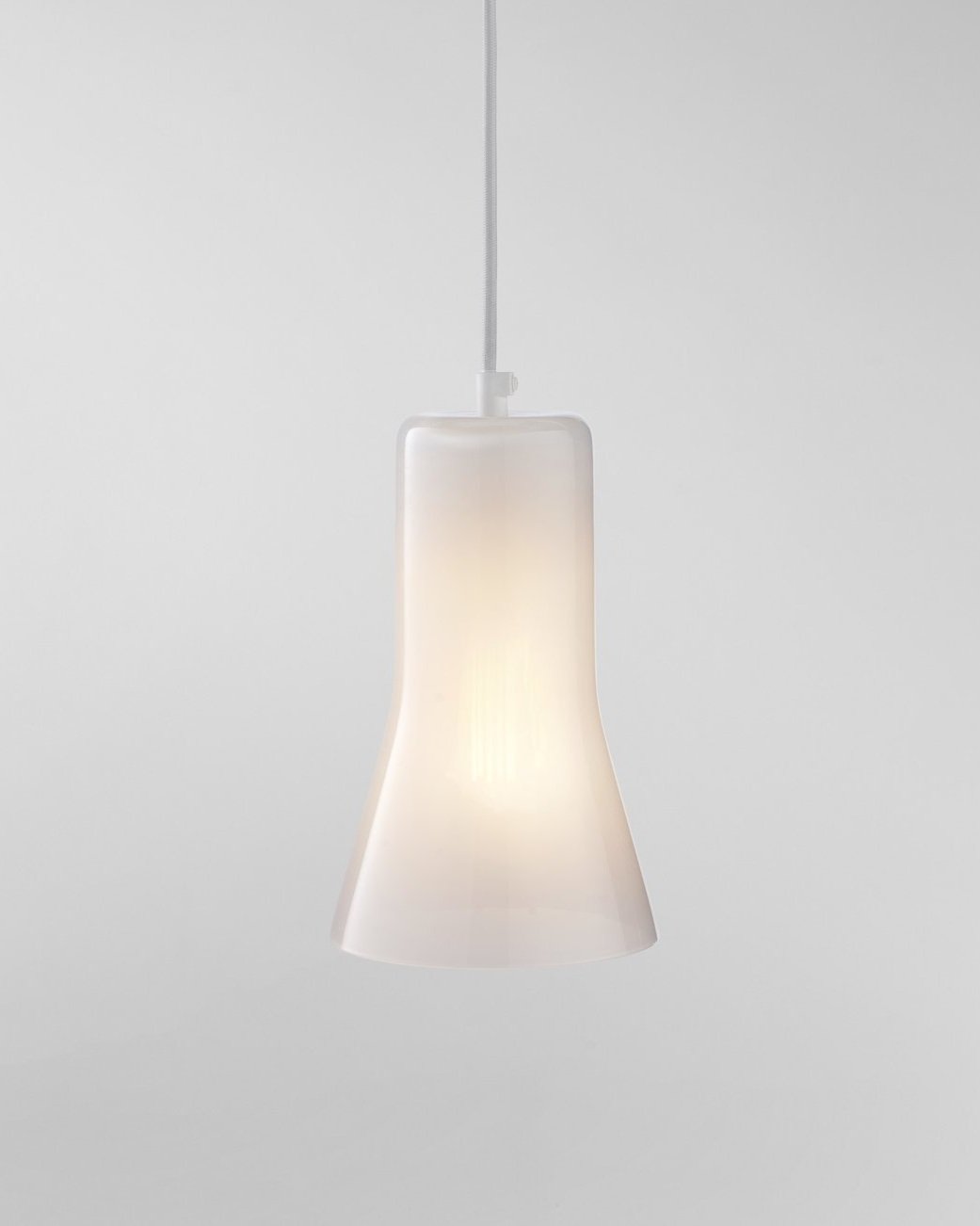 SILHOUETTE PENDANT - WHITE GLASS 