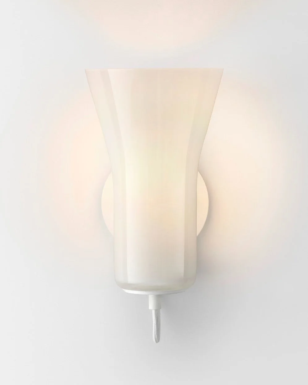 SILHOUETTE WALL LIGHT - WHITE GLASS