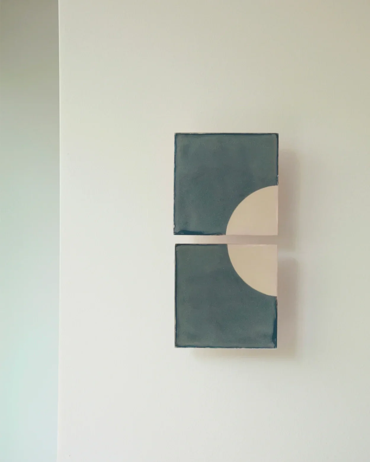 TILES MOON B - BLUE + WHITE