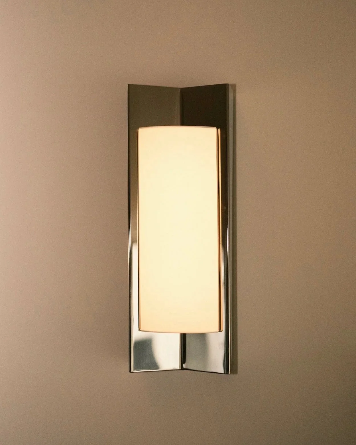 ARROW APPLIQUE WITH DIFFUSER