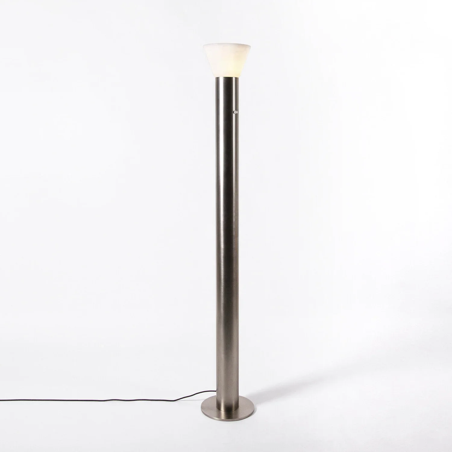 garnieretlinker-lara-floorlamp-5.webp
