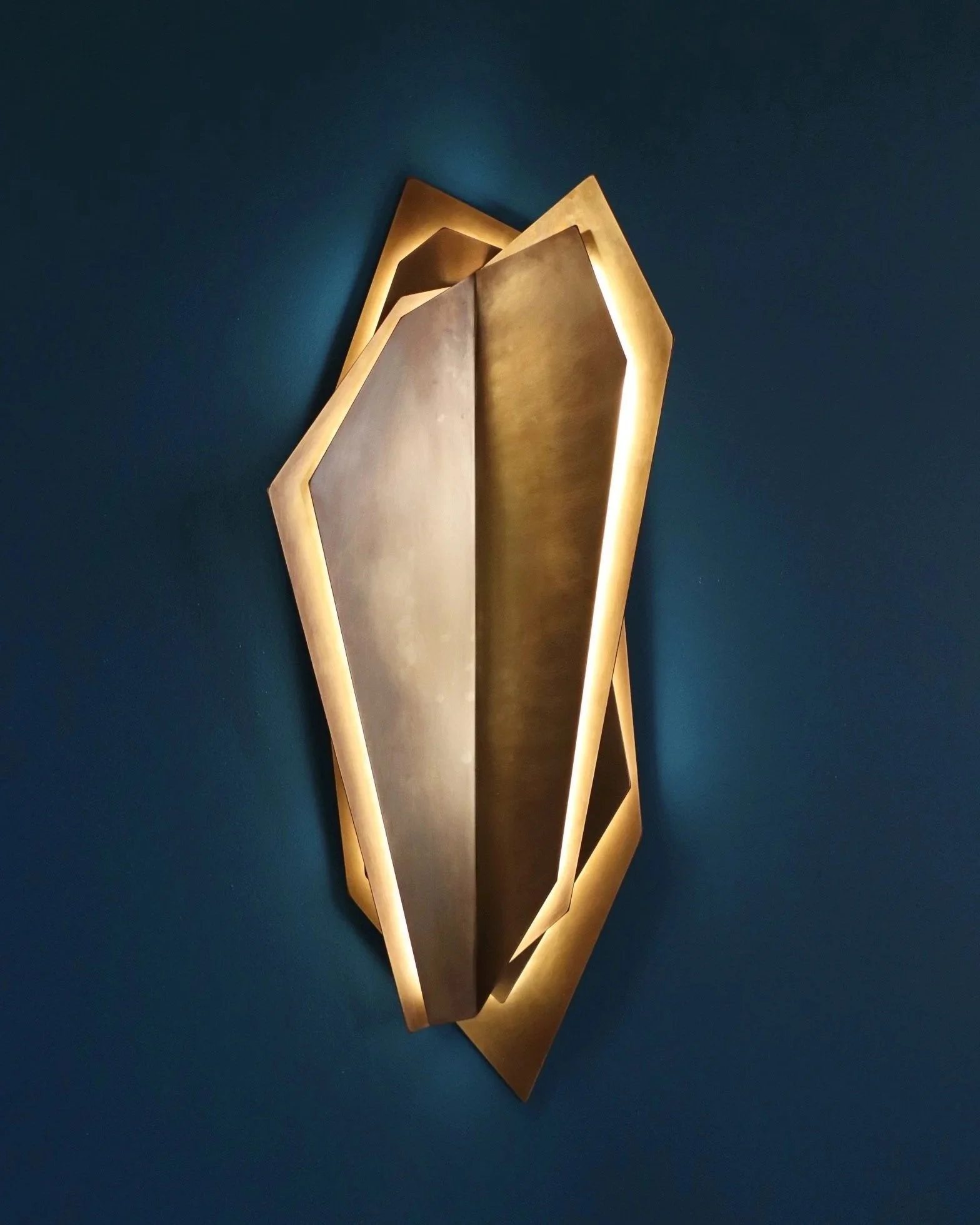 CONTINUUM 900 WALL SCONCE - AGED BRASS