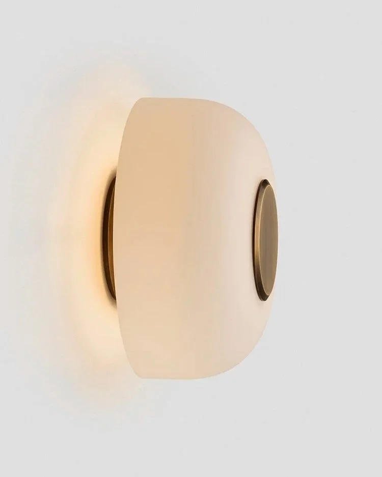 ROLO INTERIOR BACKWARD FACING WALL SCONCE - MEDIUM - BRASS / SNOW