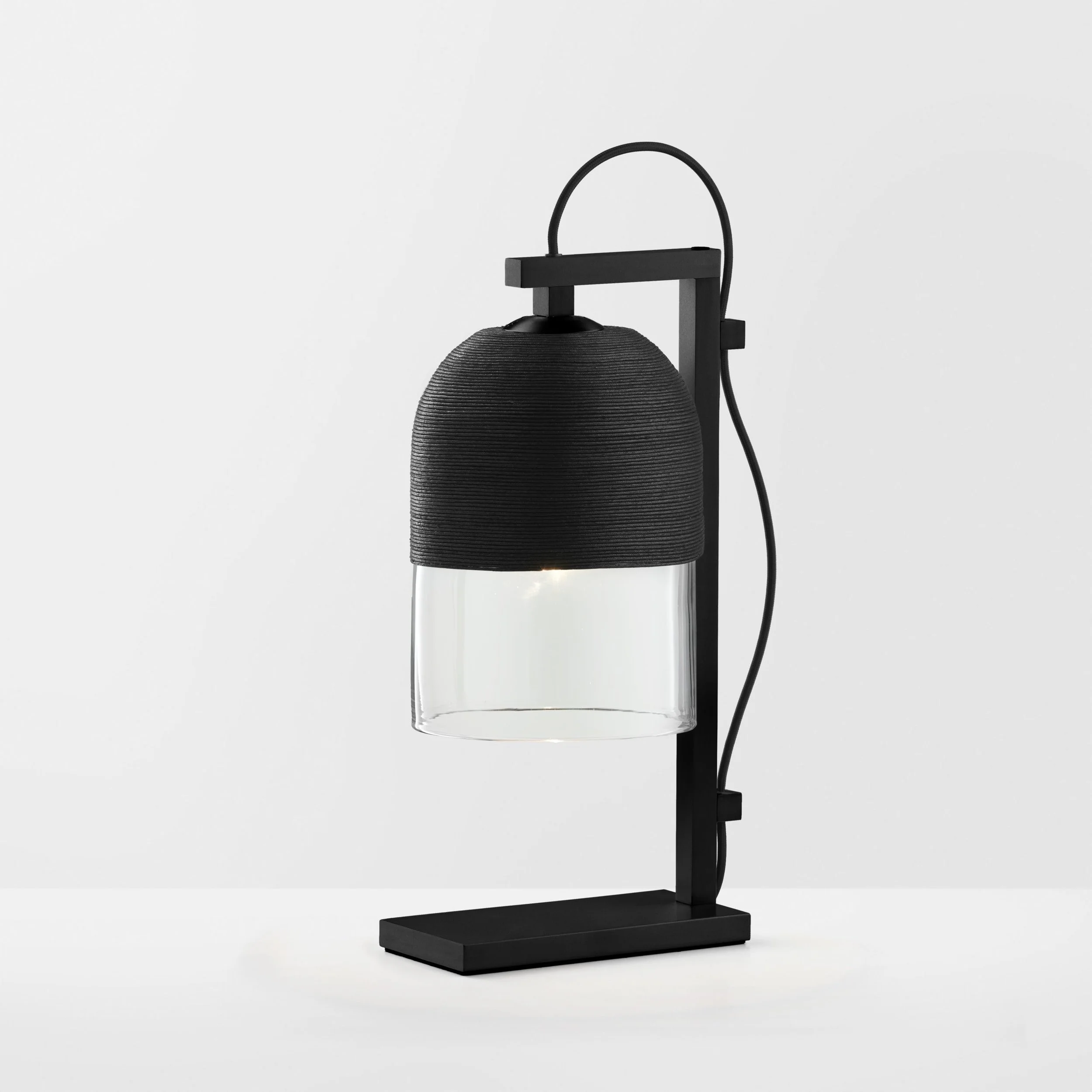 Articolo-Studios-Indi-Table-Lamp-Black-Powder-Coat-Clear-Black-Weave-Black-Flex-ON-1-scaled.jpg