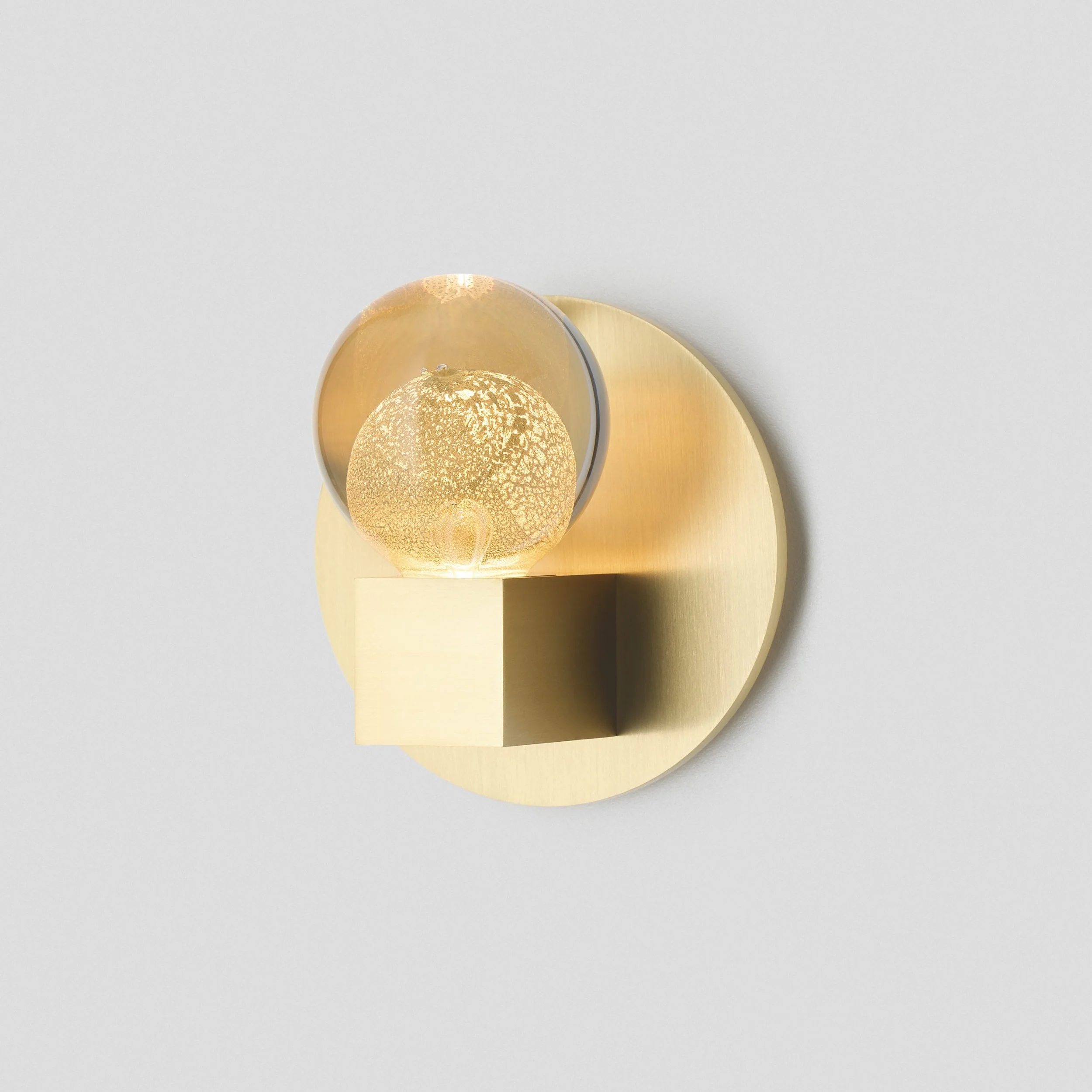 Articolo-Studios-Oro-Collection-Single-Ball-Wall-Sconce-Brass-ON-Side-1-scaled.jpg