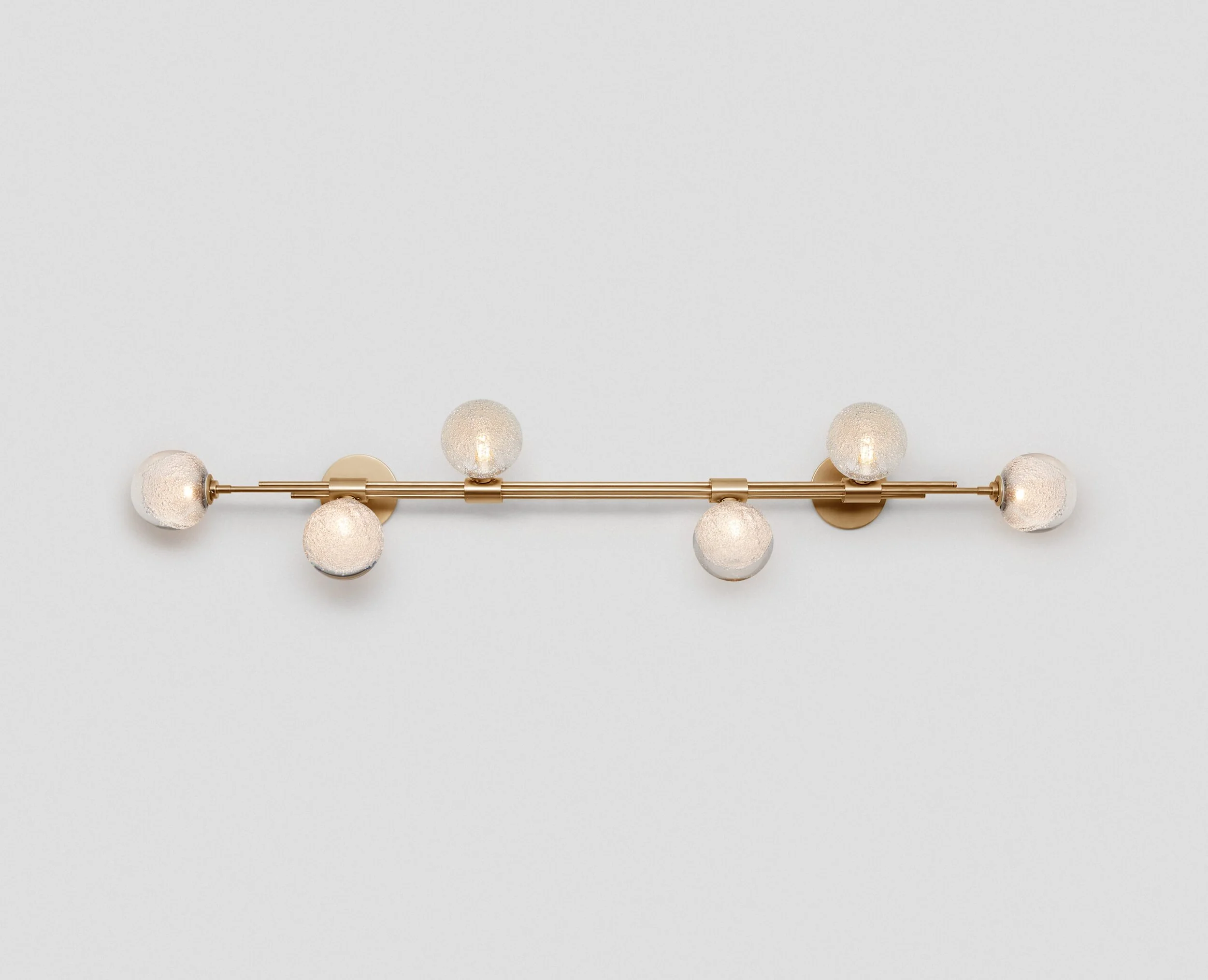 Articolo-Studios-Trilogy-Horizontal-Wall-Sconce-Fizi-Brass-On-scaled.jpg