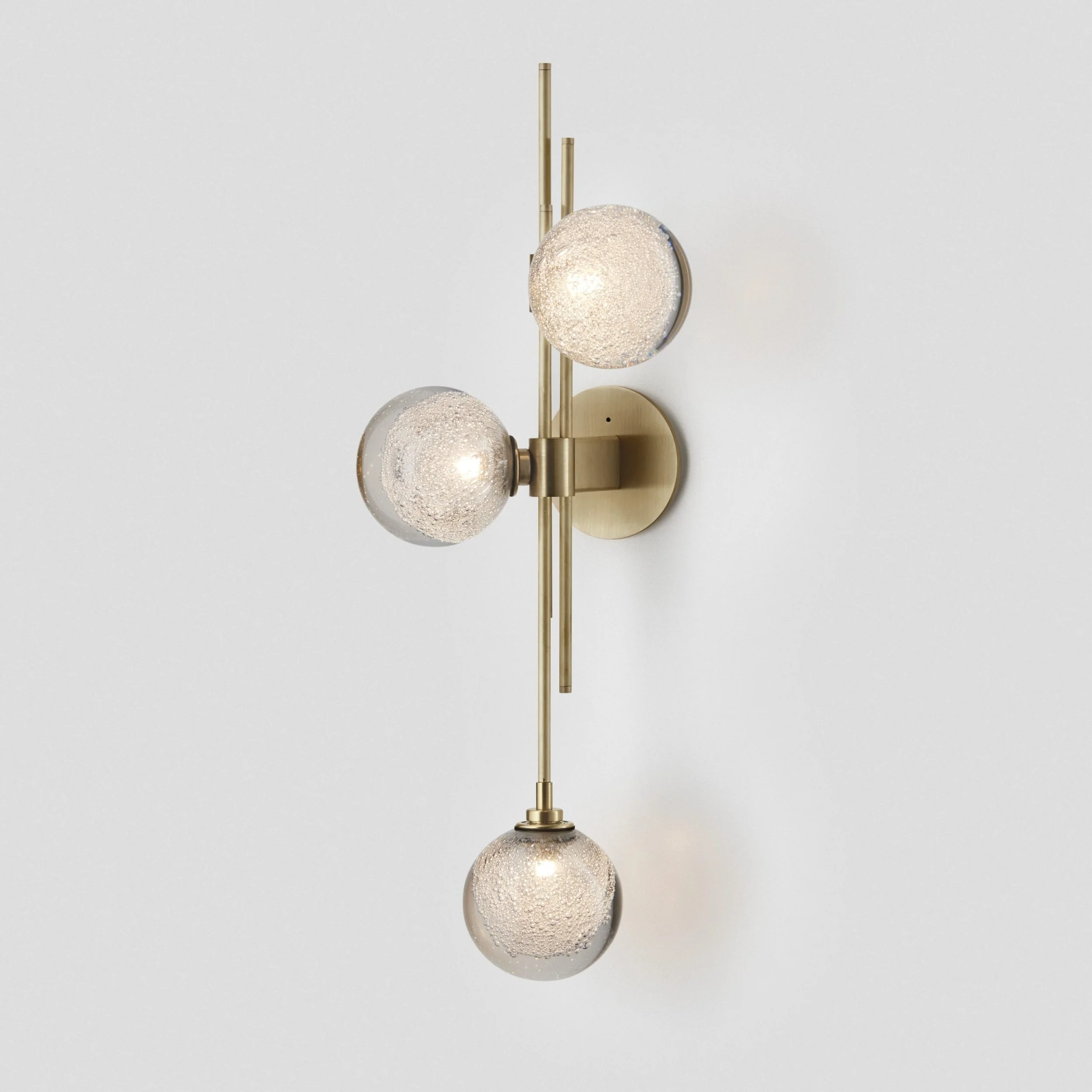Articolo-Trilogy-Wall-Sconce-Fizi-Brass-On-3-scaled.jpg