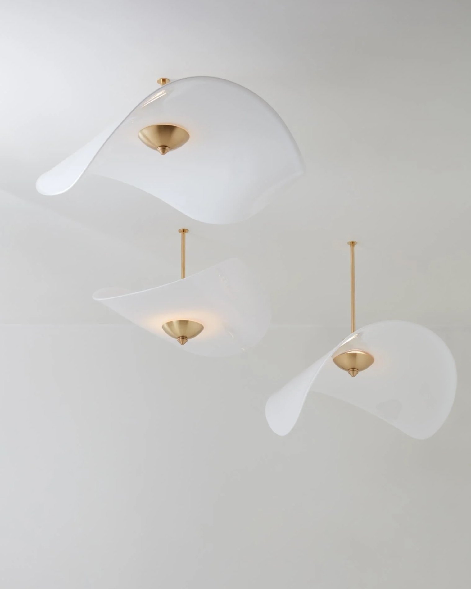 jennifer-midoz-mydriaz-paris-envolee-verre-opalin5-pendant-2400x.jpg
