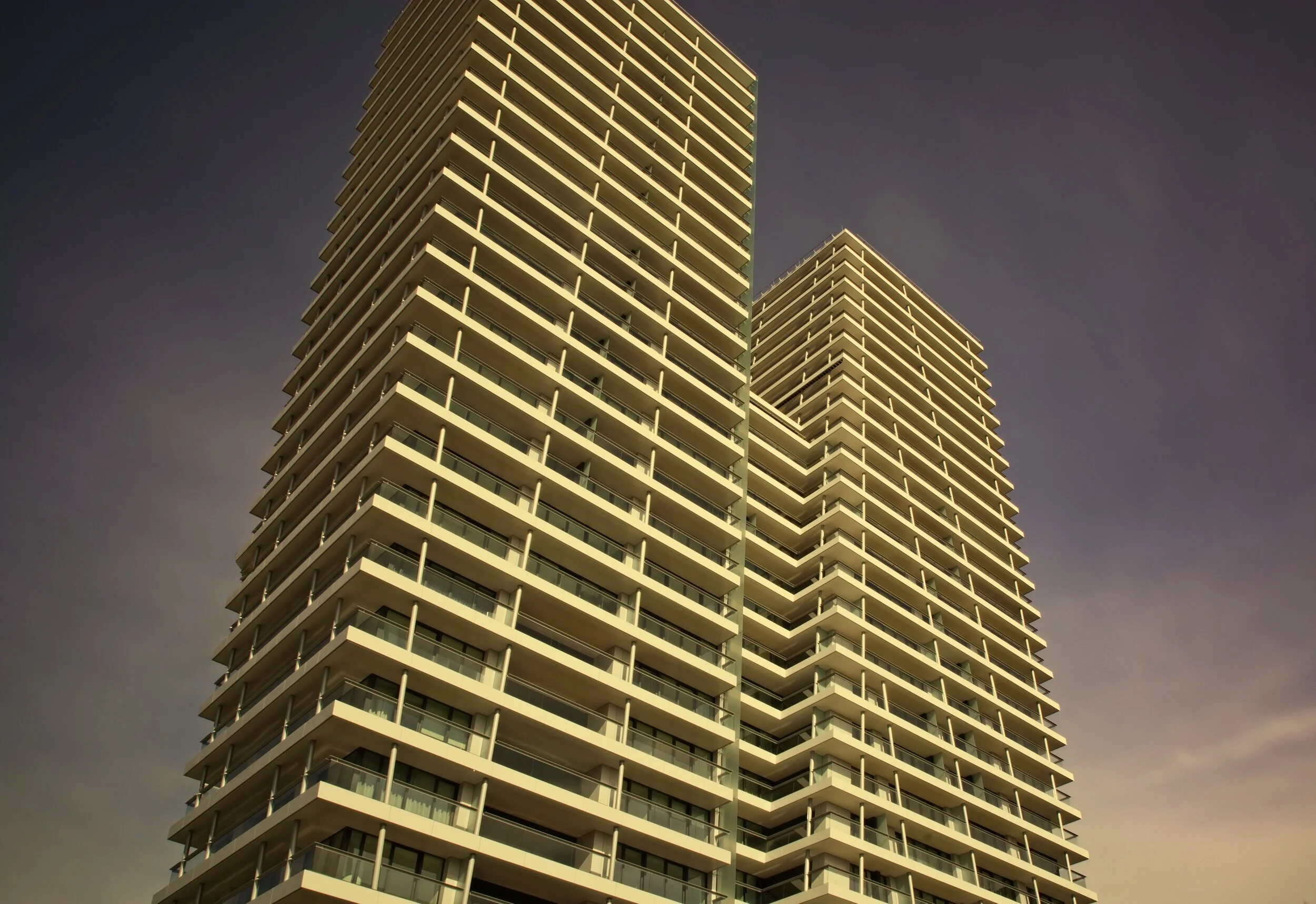 A necessidade do desenvolvimento de uma administração específica aplicável aos condomínios em edificações