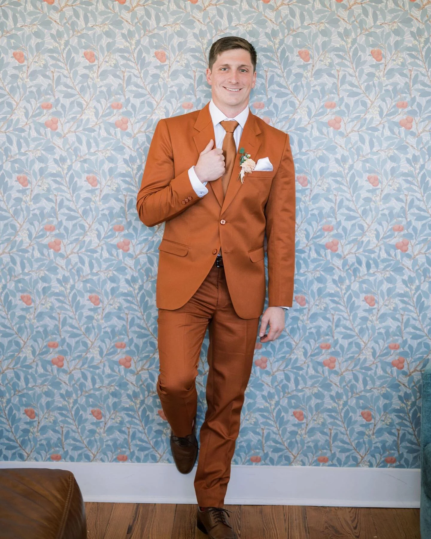 Don't get us wrong, we love a classic black suit... but a fun, unexpected hue is always a great way to infuse your wedding with some personality!
⠀⠀⠀⠀⠀⠀⠀⠀⠀
Photography: @haydenjordanphoto | Planning + Design: @simplyxoevents | Catering: @pej_events |