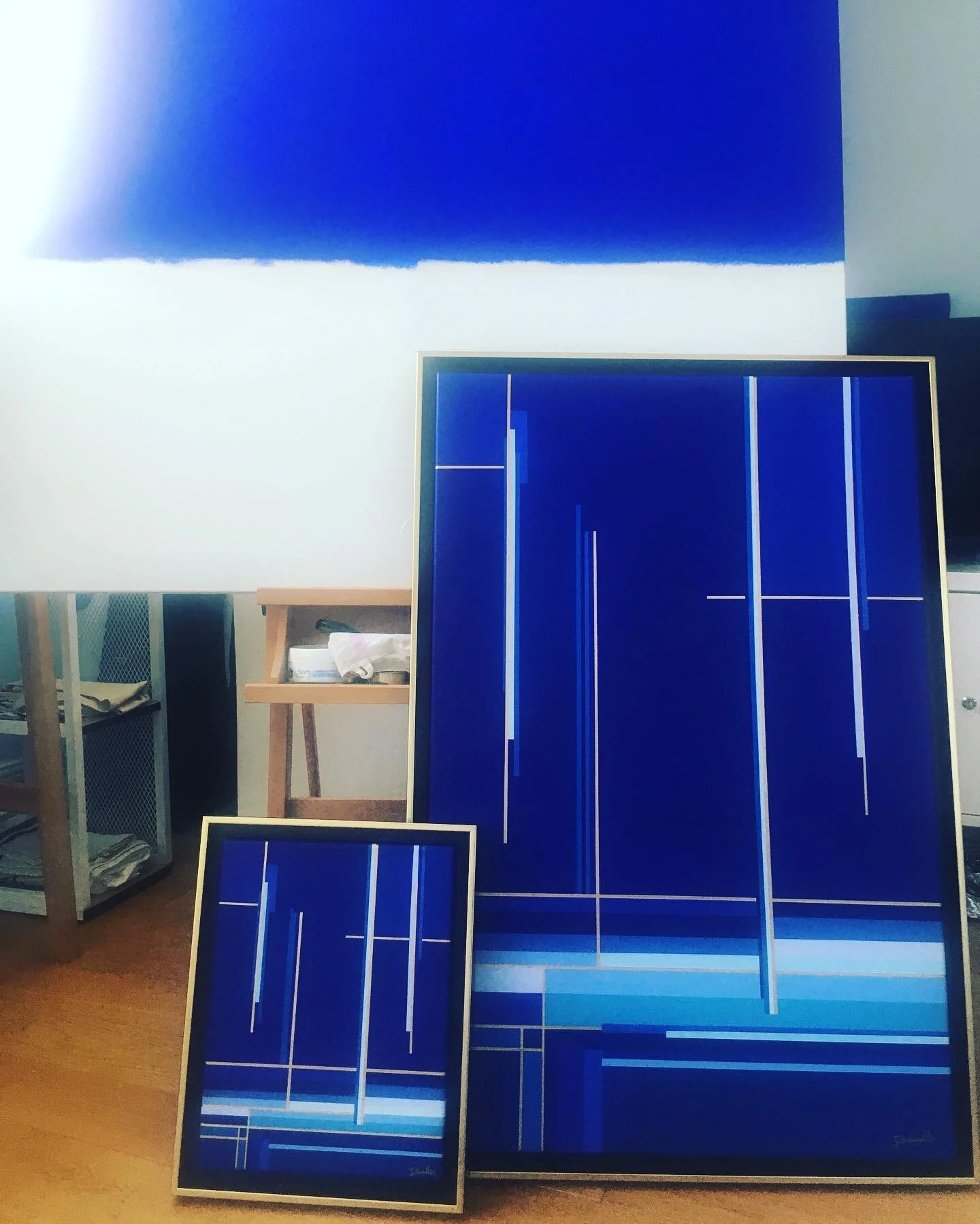 #soldout #minimaxi #xspaintings #xxl #lightpainting #geometricart #lesoutremer #ultramarine #happycollector #happypainter #artathome #livingwithart  #gratefuleveryday &hearts;️
