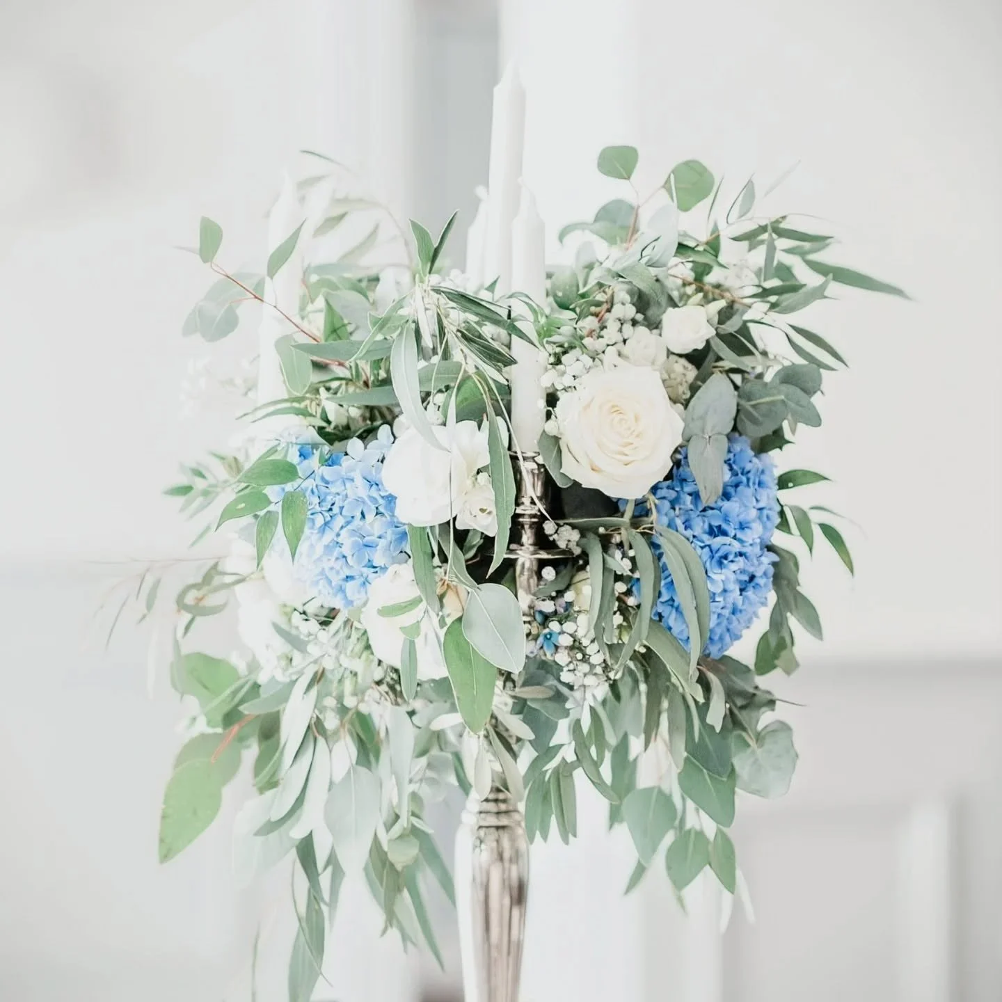 A little bit classic&hellip; and a whole lot of dreamy 🩵🤍

I had so much fun creating white &amp; blue candelabras displays for Livvie &amp; Dave. There's so much to be said for crisp whites, pops of soft blue, and silvery eucalyptus all dancing ar
