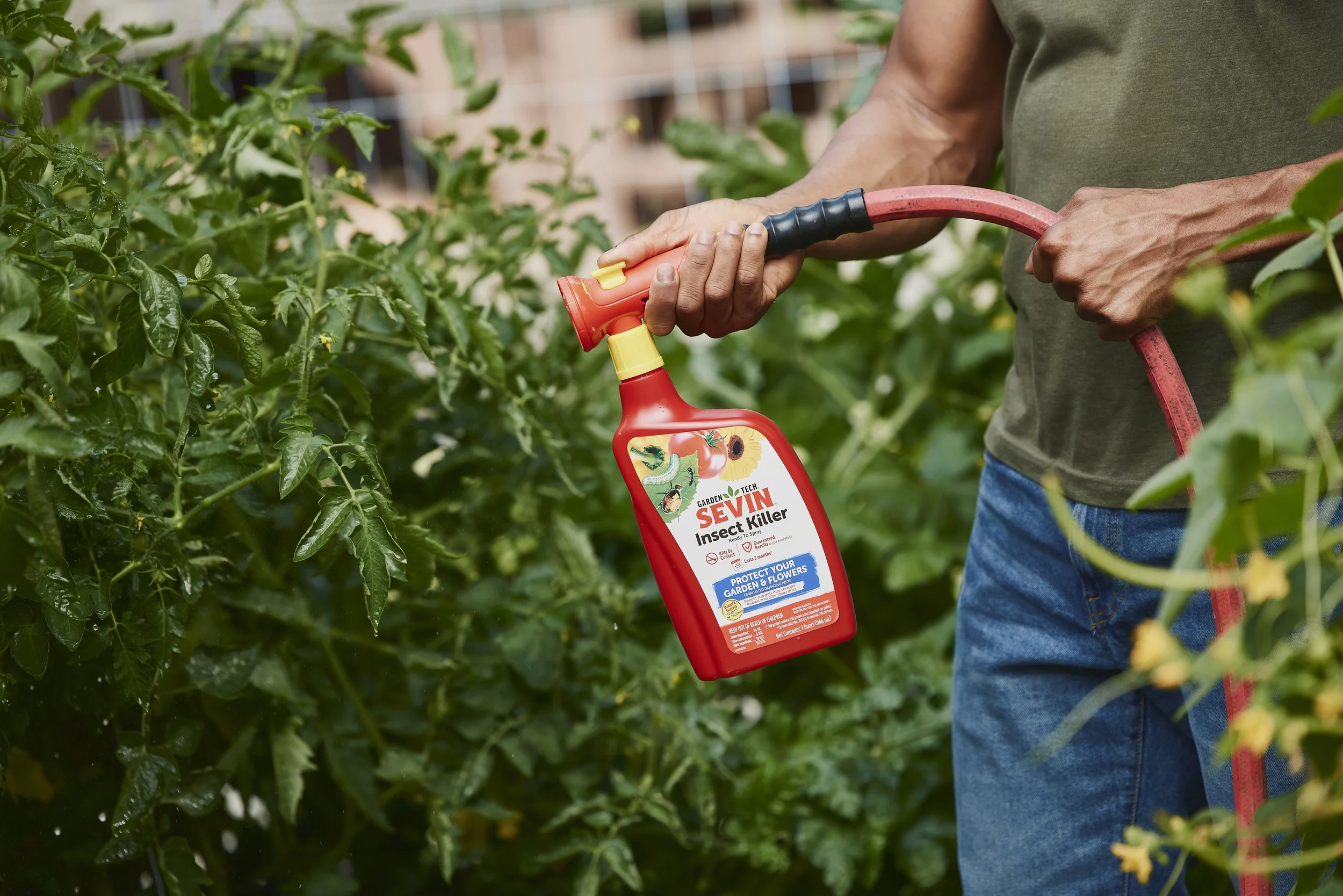 CentralGarden2025_Lifestyle_Sevin_Insect_Killer_RTU_32oz_2109.jpg