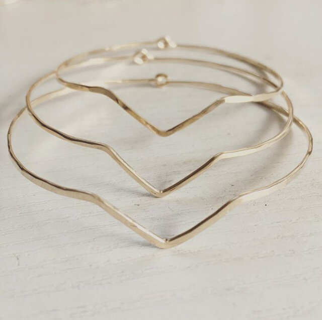 V Bangle