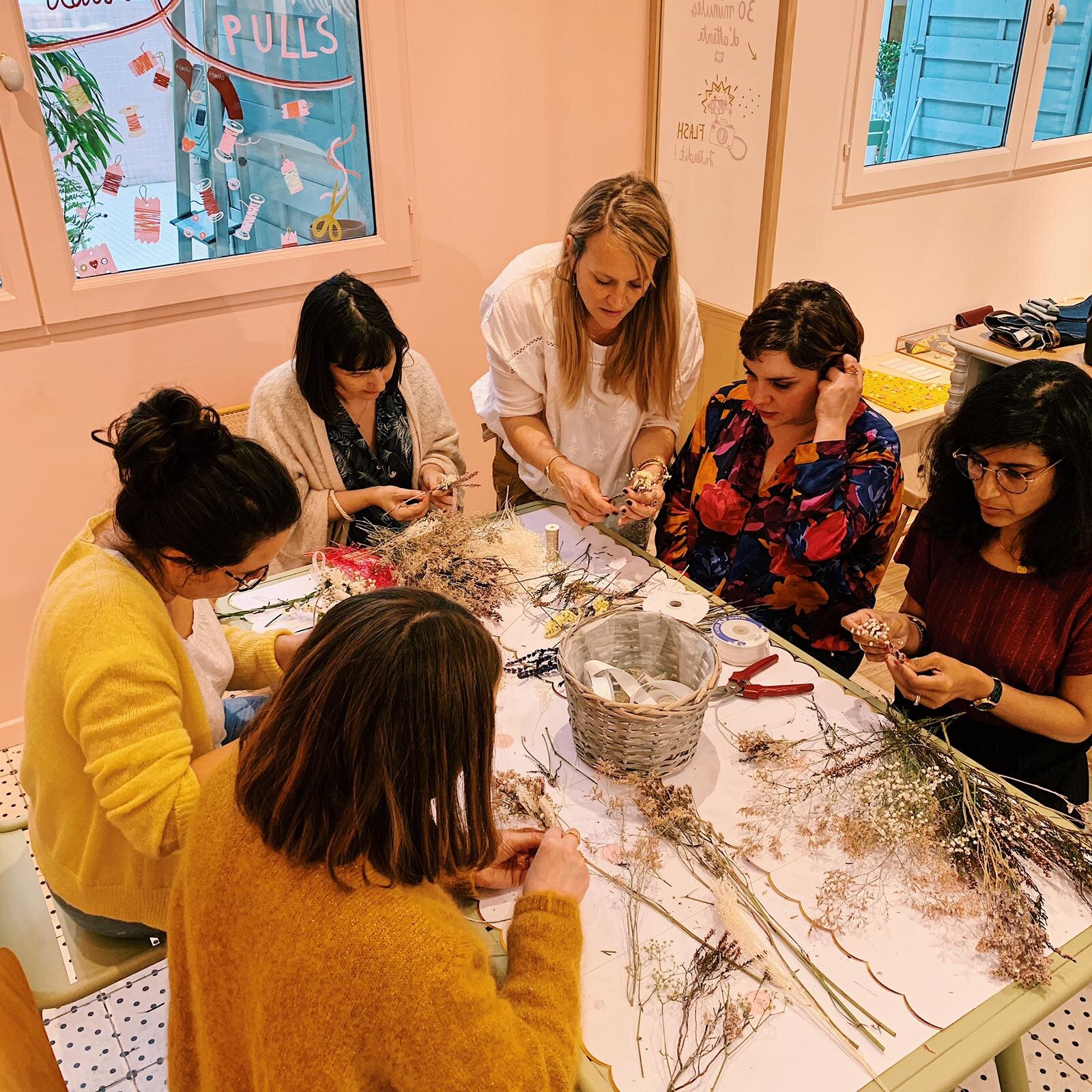  Organisation de tous types d’ateliers floraux  Me contacter pour infos et devis 