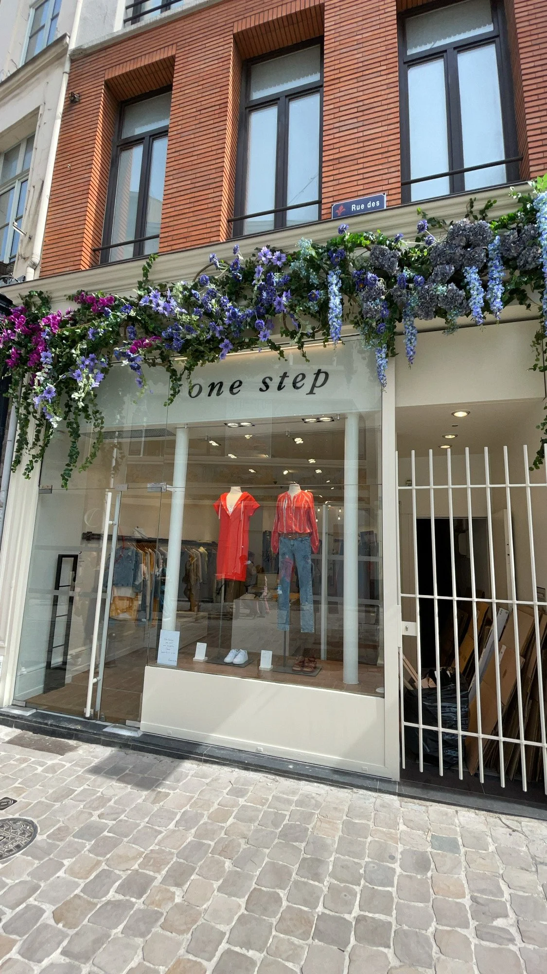 Vitrine one step lille.JPG