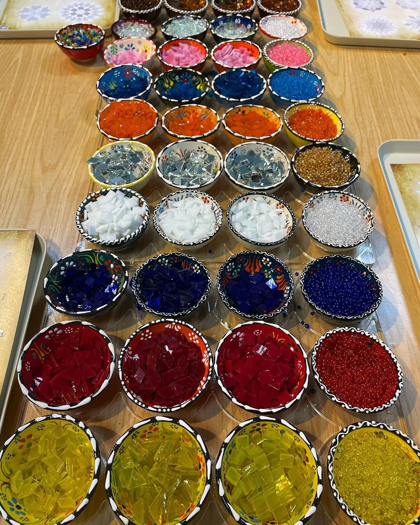 Had a wonderful time making a Turkish lamp to kick off the new year!
 @mosaicartstudio.us @voorheestowncenter 
.
.
.
.
.
#yesadventures #artsyfartsy #mosaic #turkishlamps #mosaicart #art #happynewyear #amber #glow #light #lamp #craft #handicraft #gla
