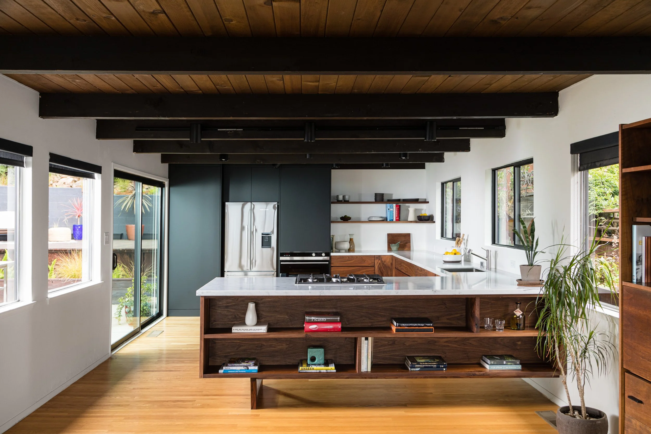 736 Glaston Pl kitchen 01.jpg