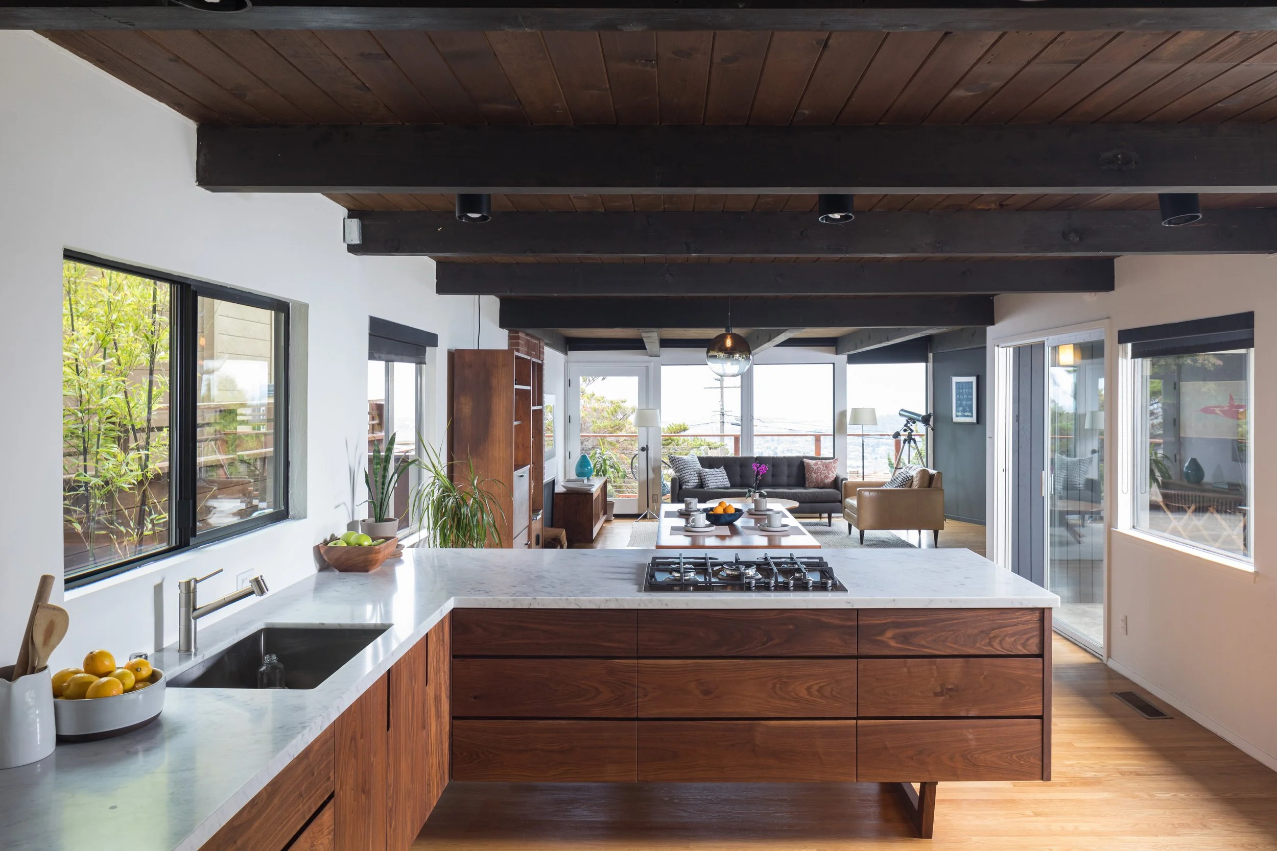 736 Glaston Pl kitchen 05.jpg