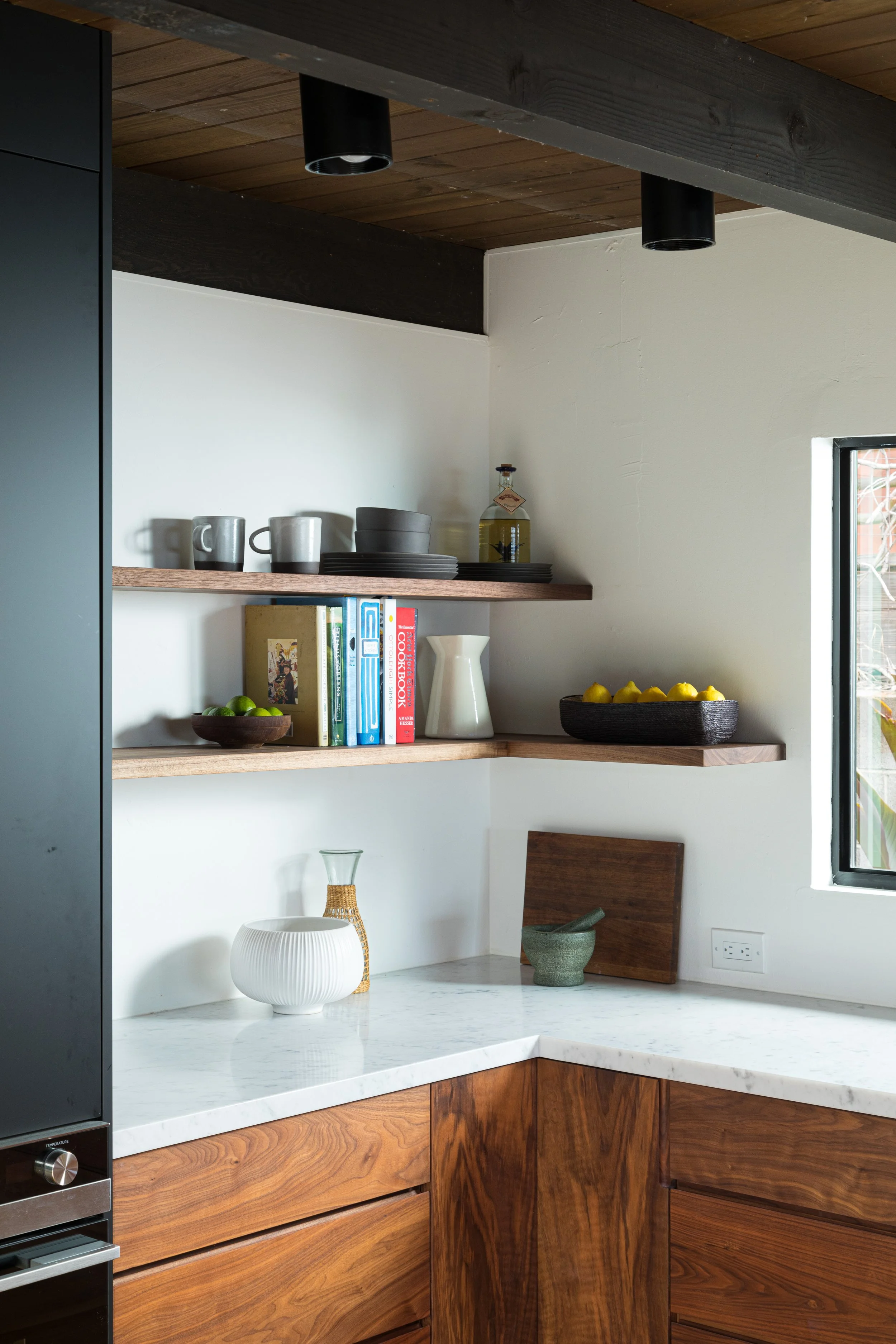 736 Glaston Pl kitchen 11.jpg