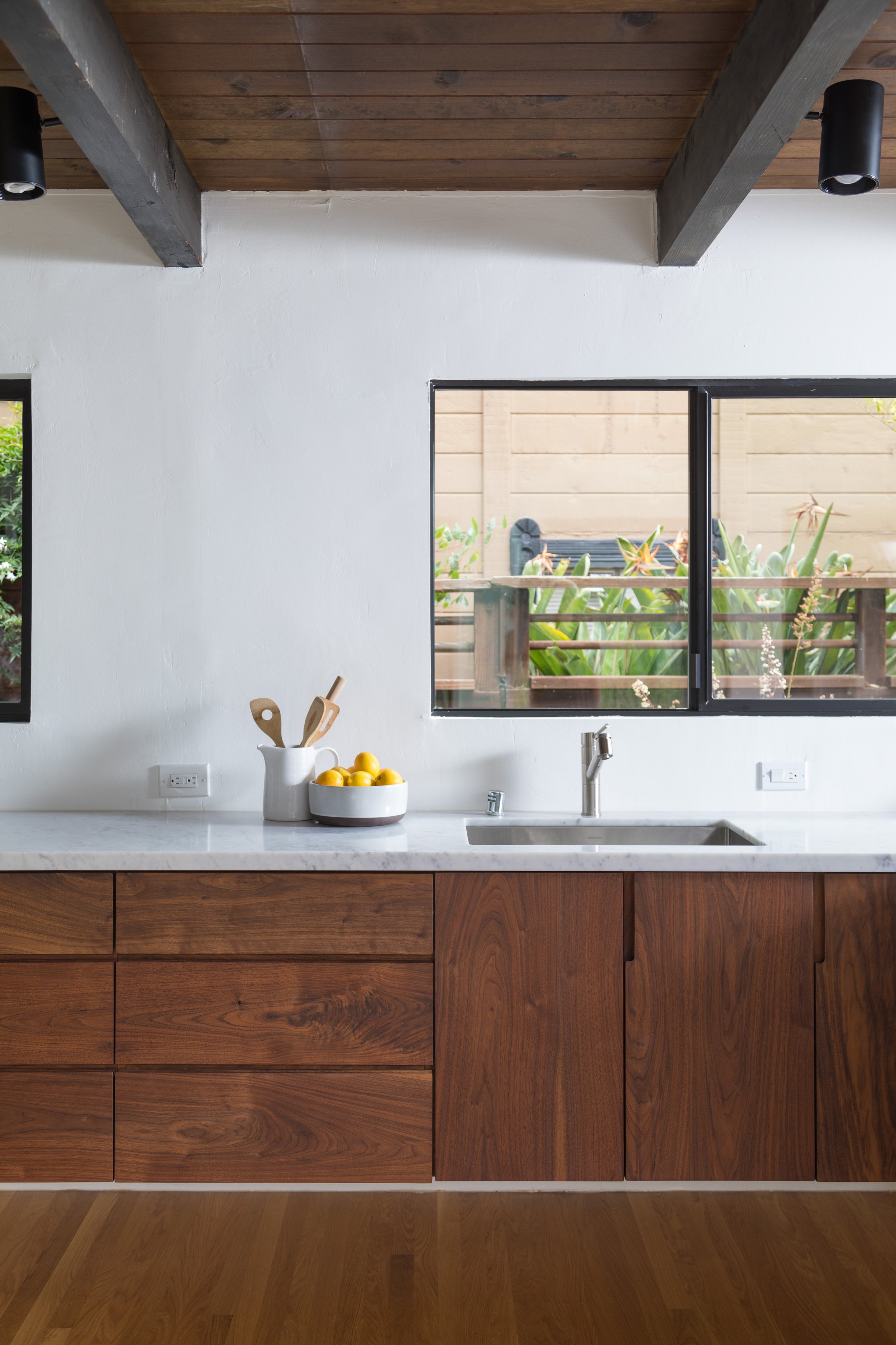 736 Glaston Pl kitchen 15.jpg