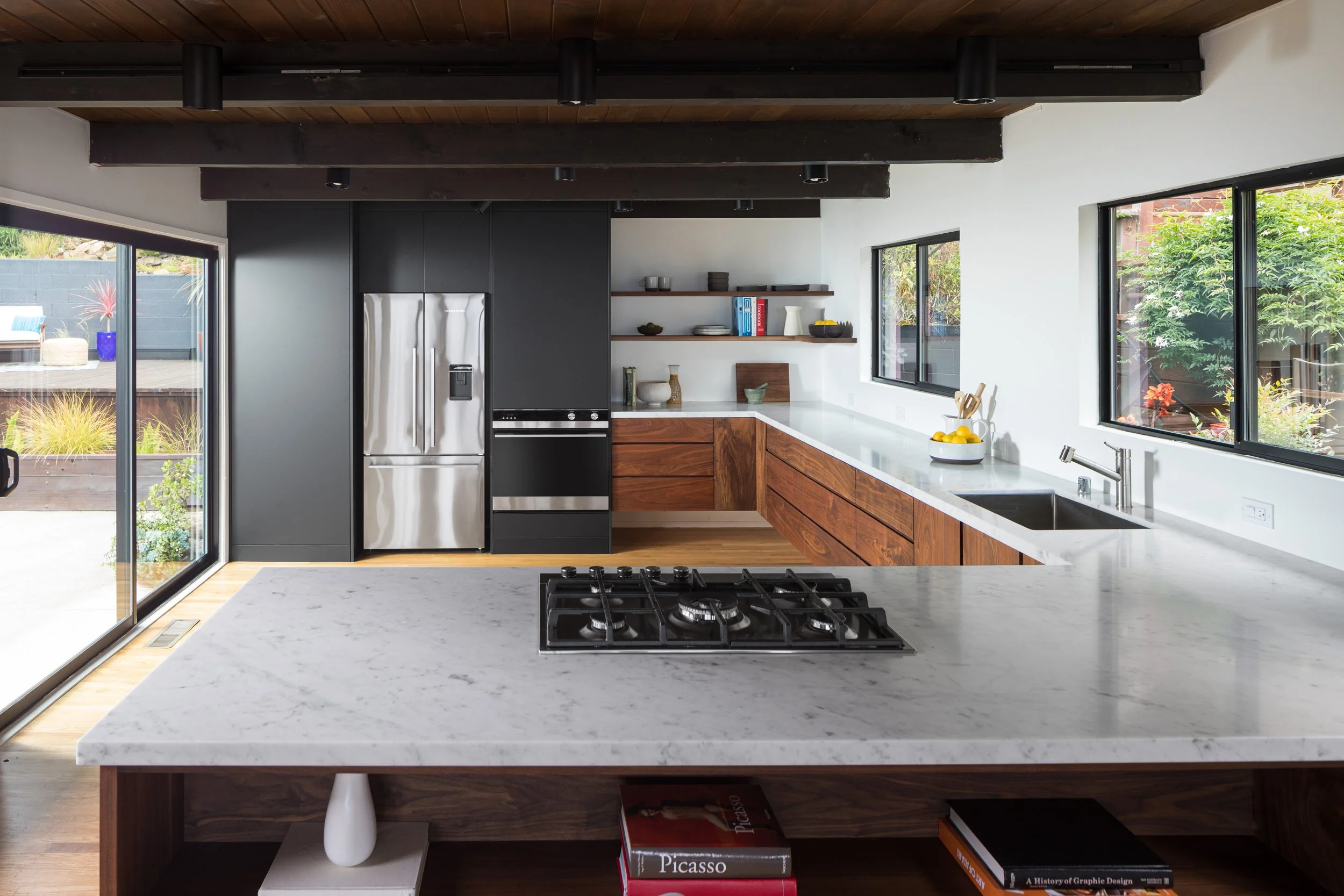 736 Glaston Pl kitchen 03.jpg
