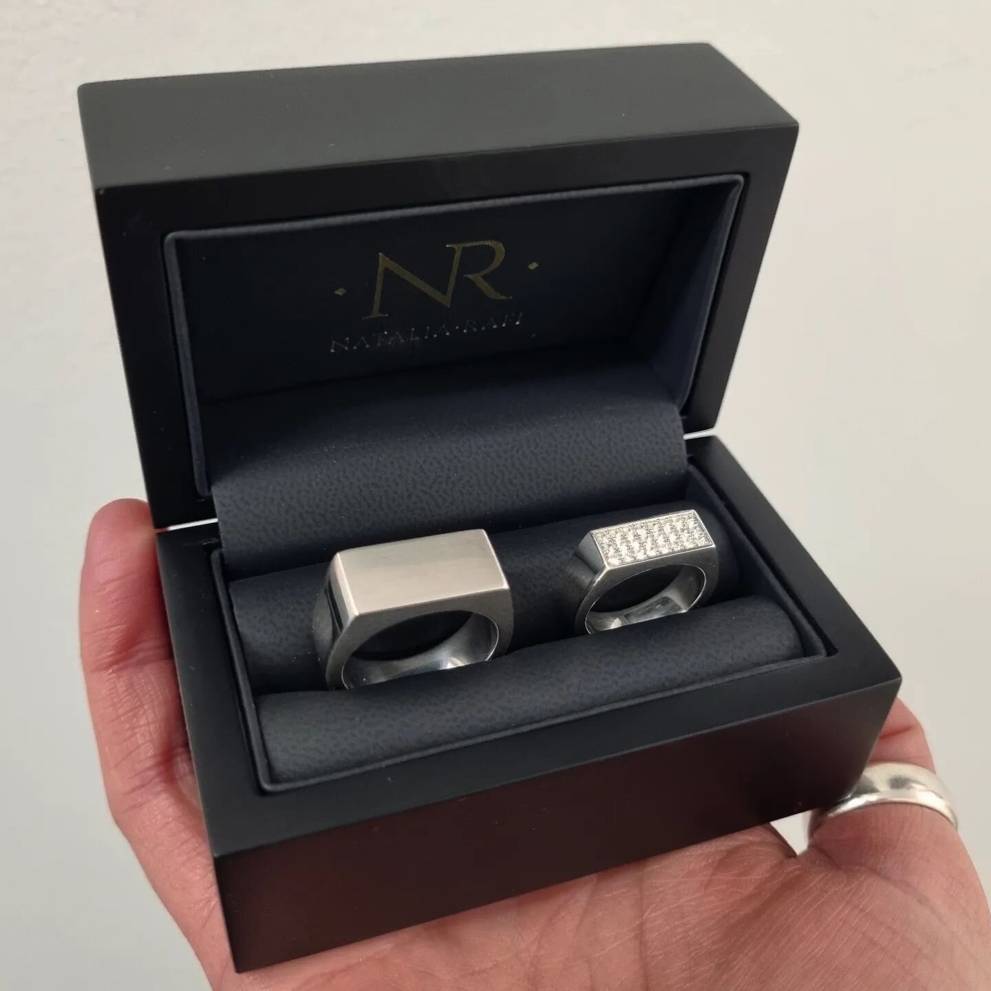Natalia Rafi wedding rings - it's okay to be different. 

To view our full range click the link in our bio.

Have a great bank holiday.xx