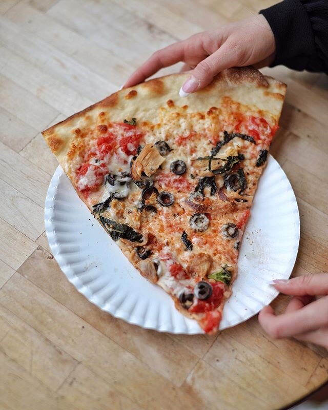 It&rsquo;s Friday pie-day at Piccadilly Square. 🍕 @sweettomatoespizza #EatPiccadillySquare