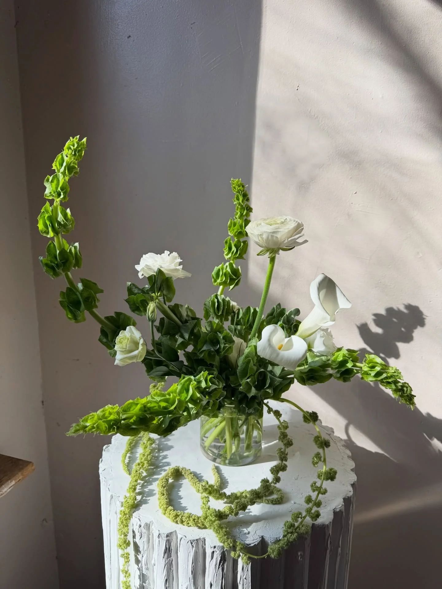 Prior to adding anthurium I was really digging its shape! ➡️➡️➡️➡️

I must admit I wasn&rsquo;t a fan of bells of Ireland until this custom order. They are prickly and a lil temperamental but the shape!!! Honey it was giving!! 

This was a custom ord