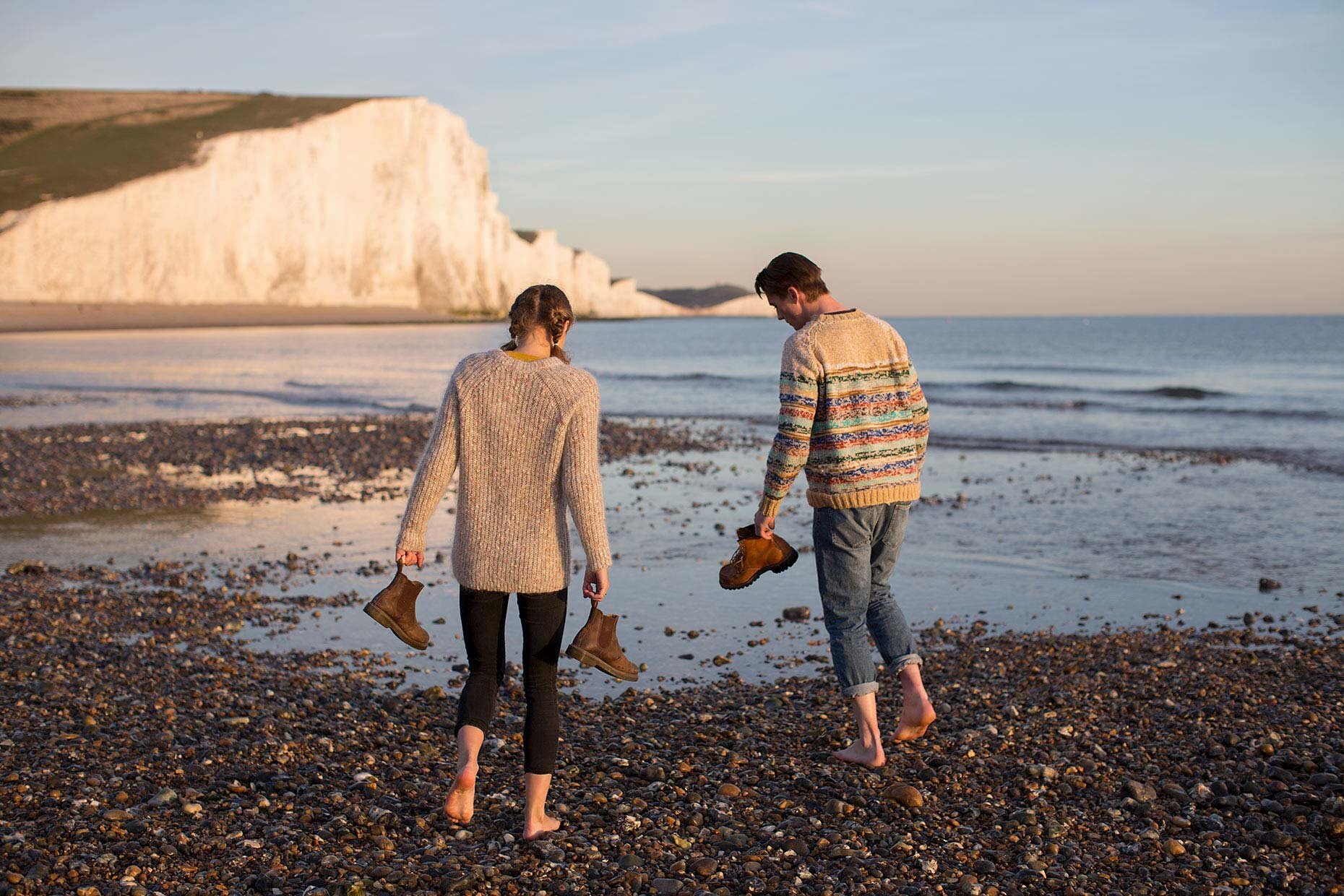 barefoot-couple-walking-on-beach-news.jpg