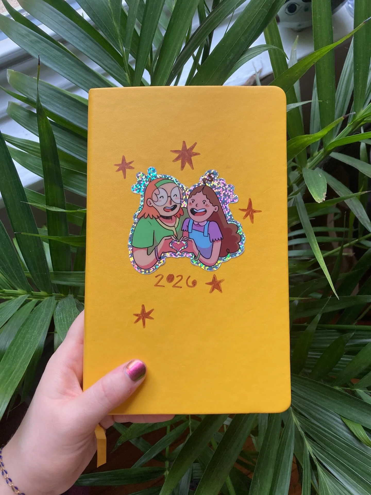 I got some really sweet stickers sent to me (😭✨🍀🩷) so I decided the best place to put one would be on my new sketchbook!

It&rsquo;s hard to catch on camera but I&rsquo;m in love with how glittery and fun these glitter stickers are! It&rsquo;s cra