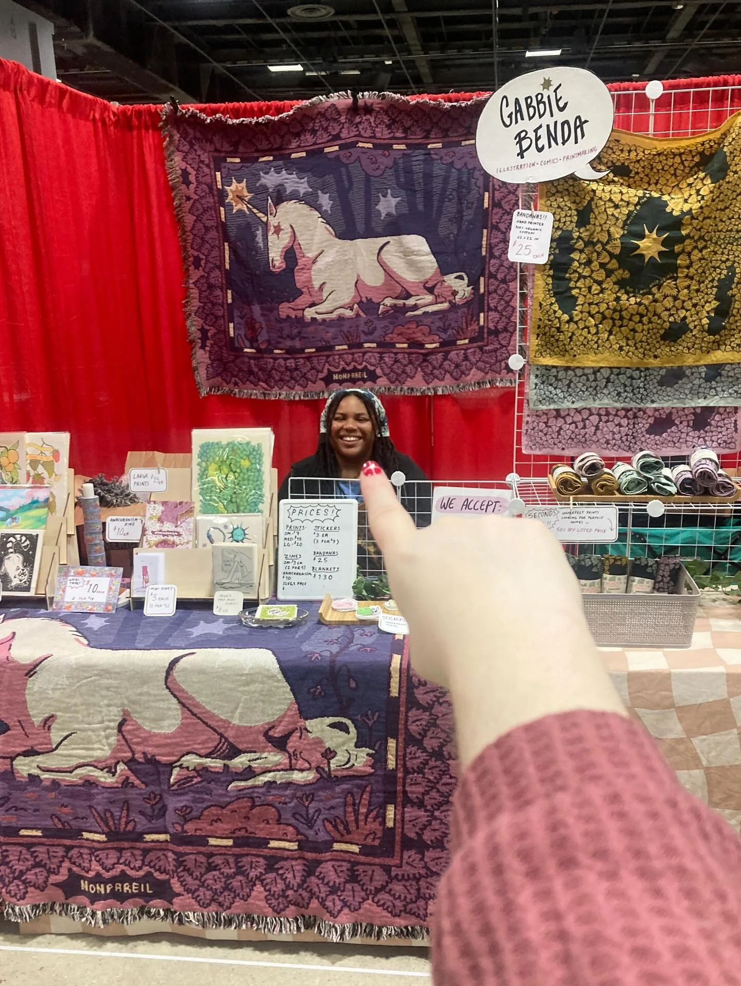 Thank you for such a lovely weekend, @awesomecons dc!! You sure know how to make a girl feel special 🥹

It was a great weekend full of book signings, workshops, and panels! Chatting with people at my table and drawing comics with young artists truly