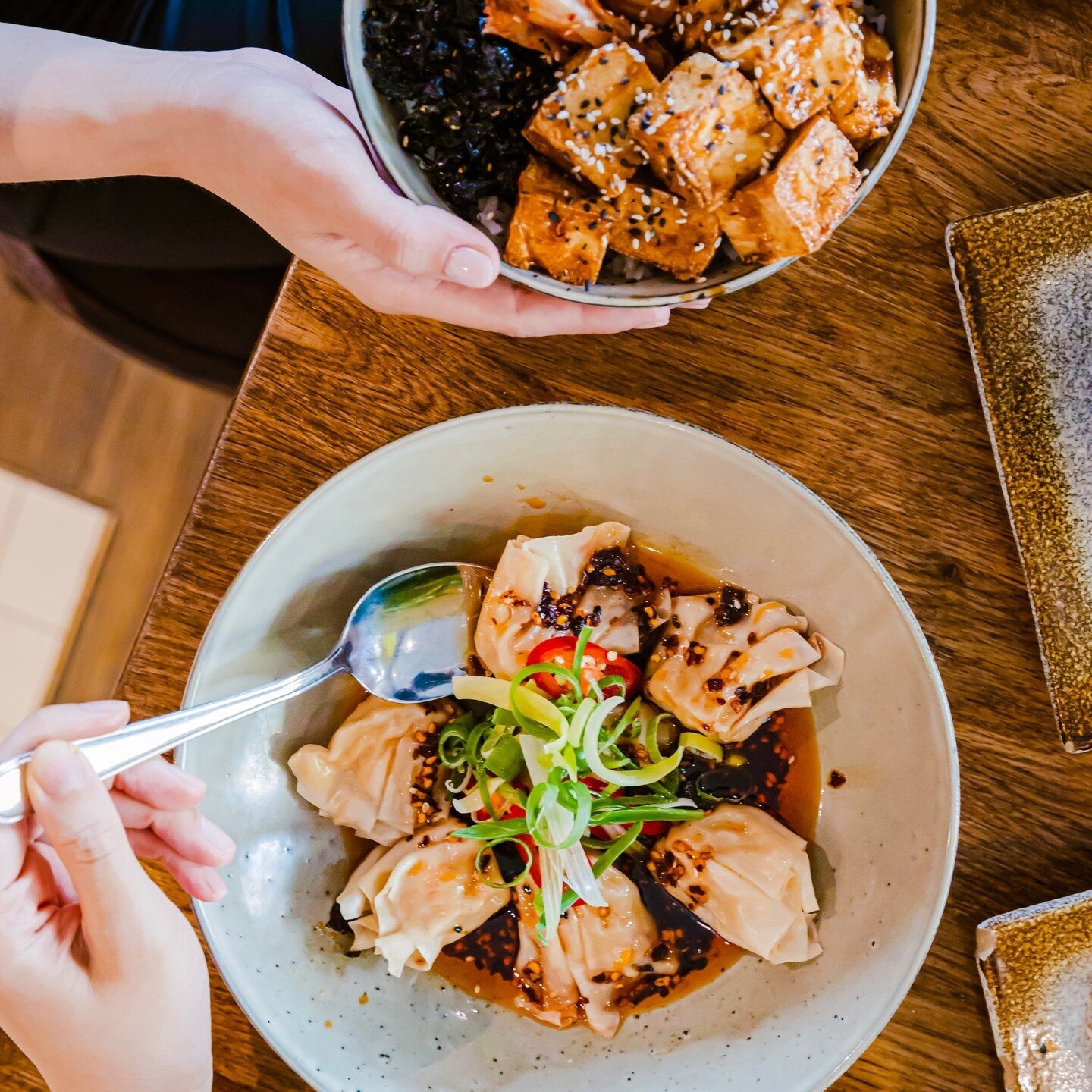 Nothing says 'Happy Monday' like a plate of our mouth-watering 𝗦𝗭𝗘𝗖𝗛𝗨𝗔𝗡 𝗣𝗥𝗔𝗪𝗡 𝗪𝗢𝗡𝗧𝗢𝗡𝗦. Make today delicious! 🎉🥟