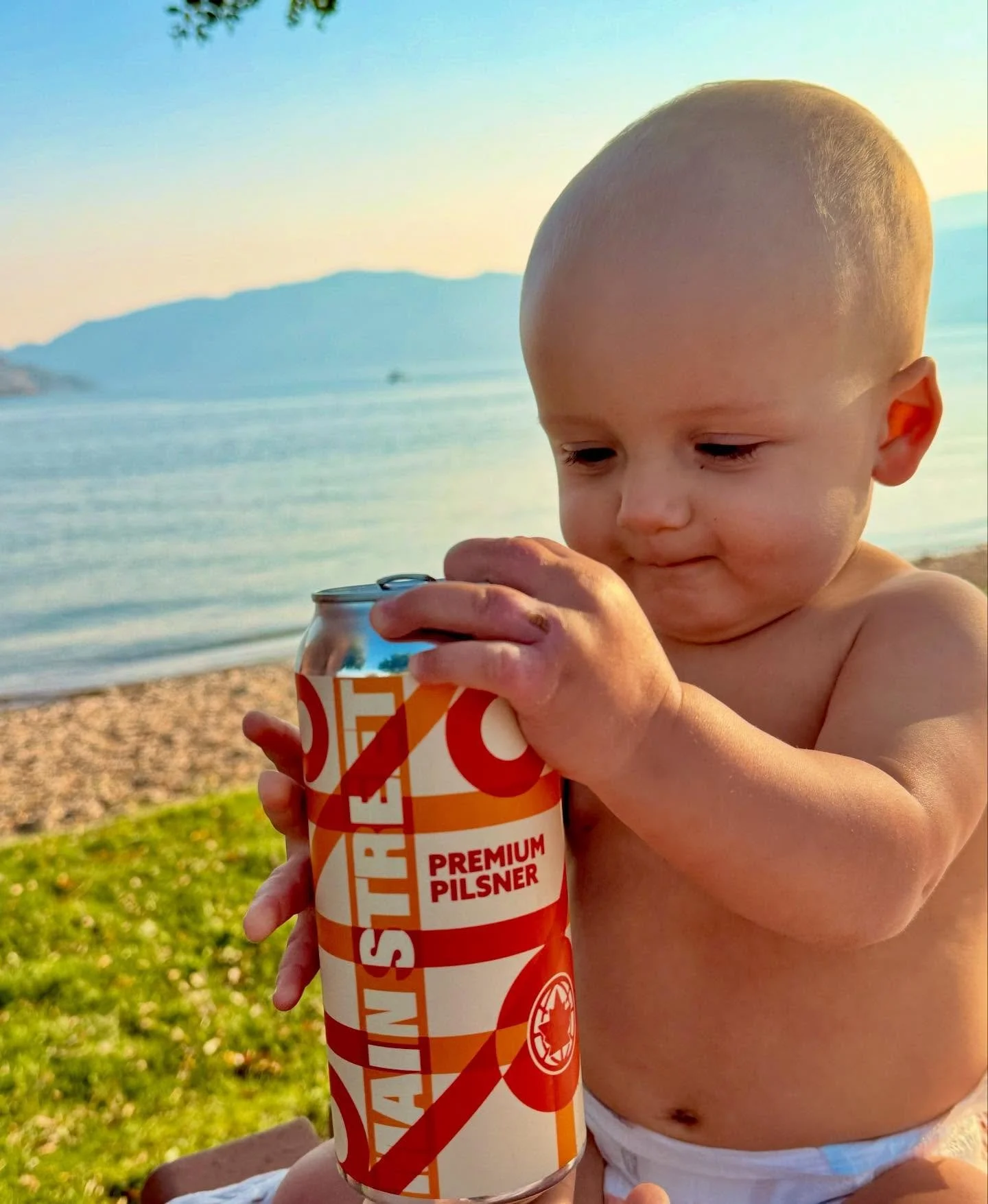 ID CHECK

Not quite yet, but a little something to look forward to, kid.

Shout-out to one of our youngest fans named Winter, seen here soaking up the last of summer with his folks on the beach in K-Town and a Main St. Pilsner.

#mainstreetbeer #beer