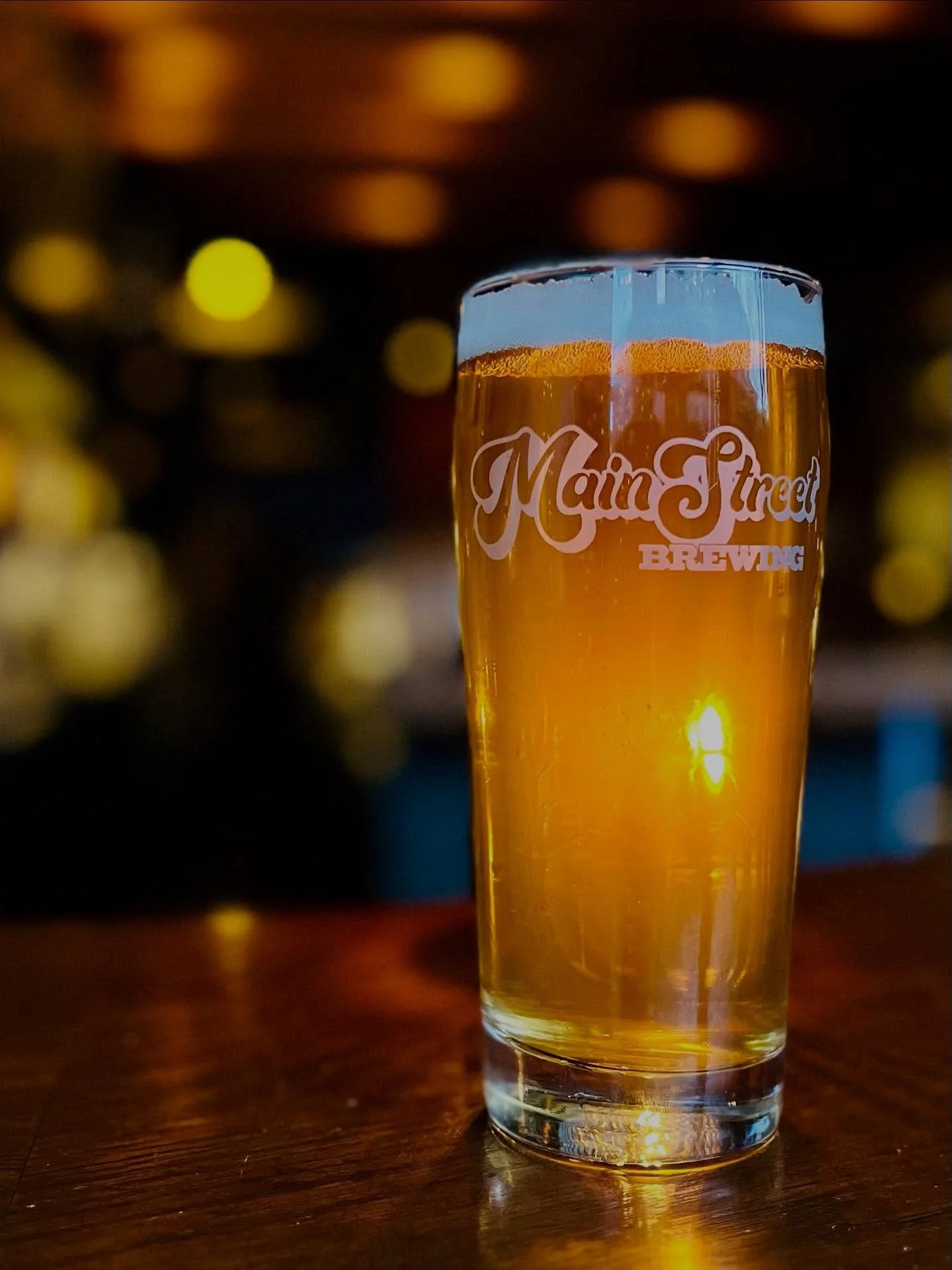 (ALL NIGHT) HAPPY HOUR IS BEER

It&rsquo;s ALL NIGHT HAPPY HOUR Monday again on Main St. and at our sister restaurant @thecascaderoom a few blocks up Main Street.

At Main St. from noon to close, get your hands on six-buck 16oz sleeves of Premium Pil