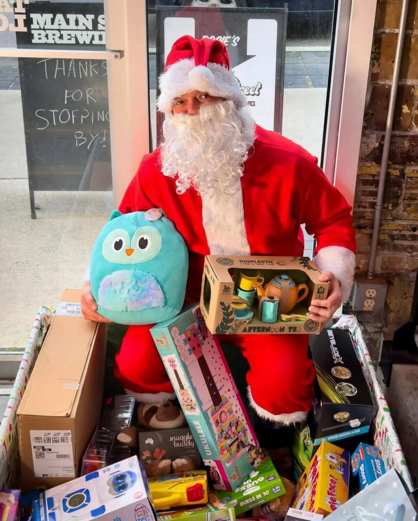 HO HO HO HERE WE GO

Come on down today through Dec. 12 to participate in our SIXTH ANNUAL MIRACLE ON MAIN STREET Toy Drive to support the @dewcvancouver !

We&rsquo;re kicking it off tonight with a visit featuring Santa and his elves to let you know