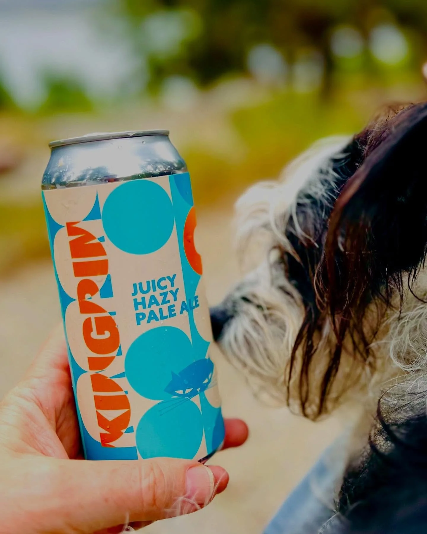 REMEMBER THOSE LAZY HAZY DOG DAYS OF SUMMER?

Pick up a KINGPIN Hazy Pale to channel those vibes and help get you through these dark, dreary daze.

Made with Cascade, @freestylehops Rakau Subzero Hop Kief, a trio of Mosaic hop products, @escarpmentla