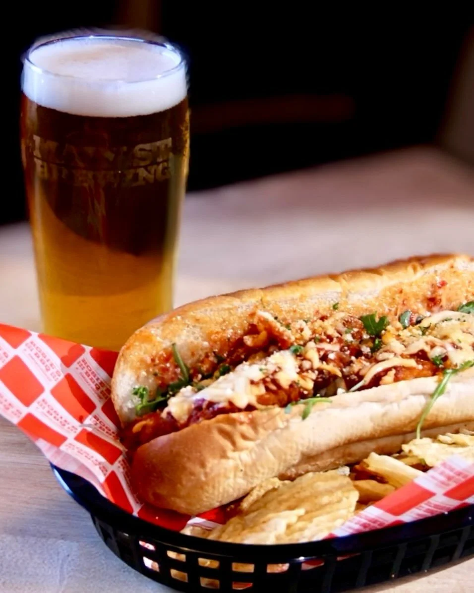 CROSS THE ROAD&hellip;

&hellip; for a fresh sleeve of Main St. Premium Pilsner during ALL-DAY, ALL-NITE HOPPY HOUR every Monday and dig into this Italian-inspired sando new on the menu from our friends @rosiesbbqsmokehouse :

𝗖𝗟𝗔𝗦𝗦𝗜𝗖 𝗣𝗔𝗥𝗠